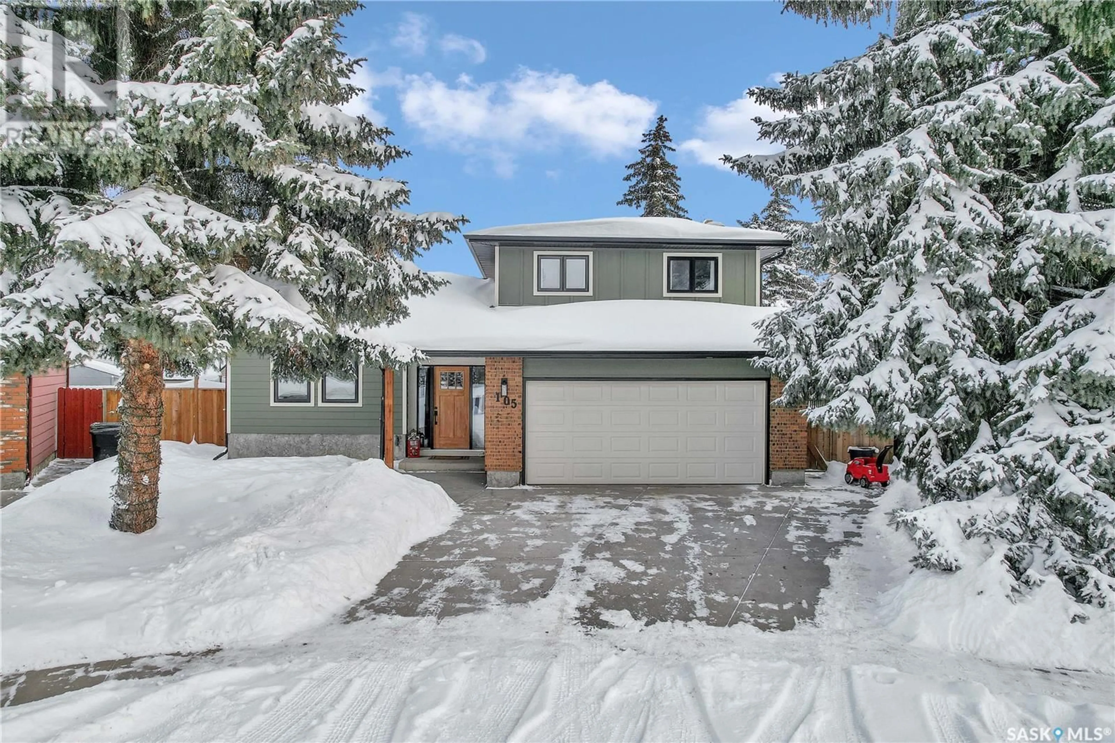 A pic from exterior of the house or condo, the street view for 105 Kingsmere COURT, Saskatoon Saskatchewan S7J3V6