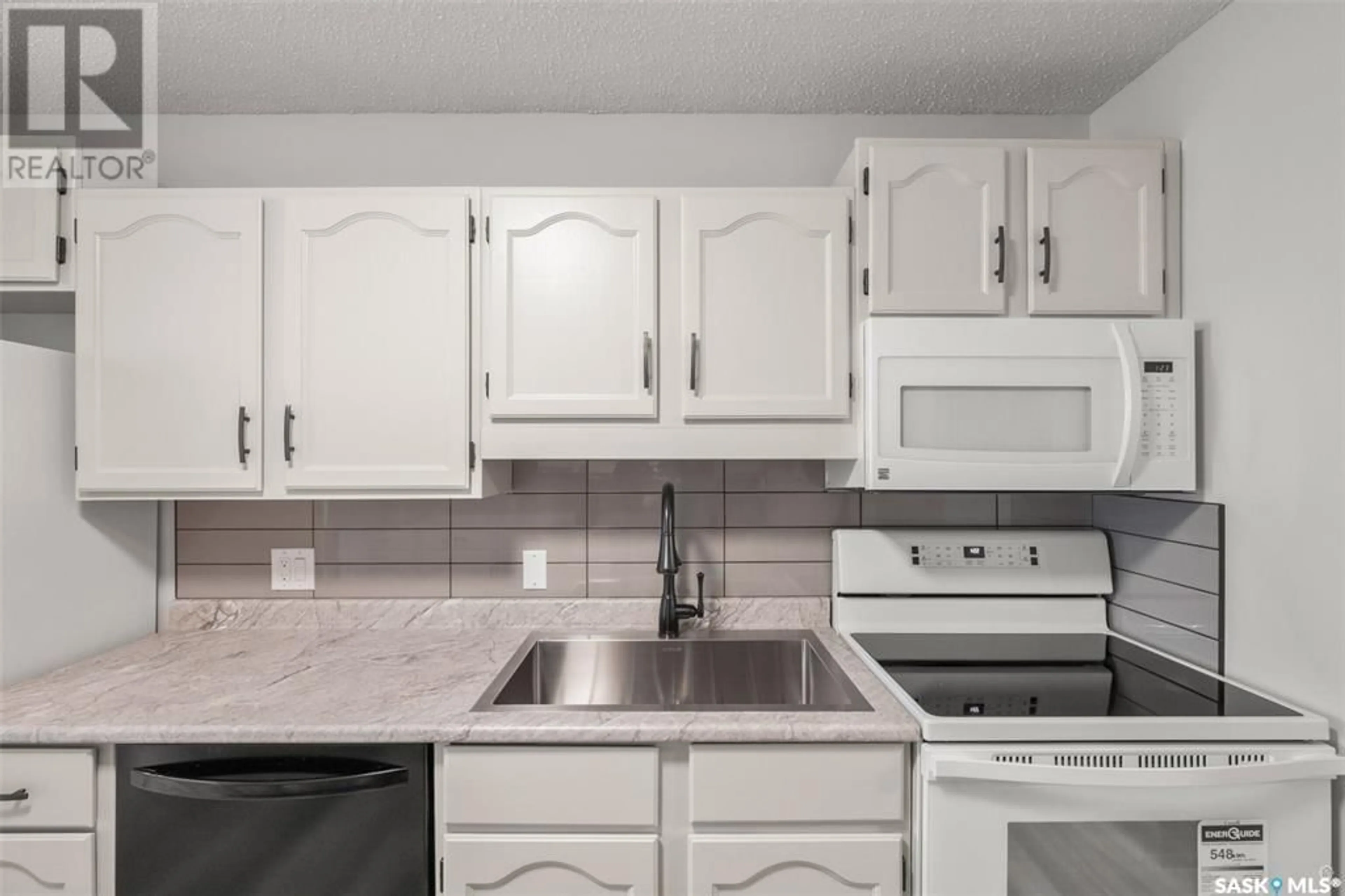 Standard kitchen, wood floors, mountain for 206 66 19th STREET W, Prince Albert Saskatchewan S6V7T6