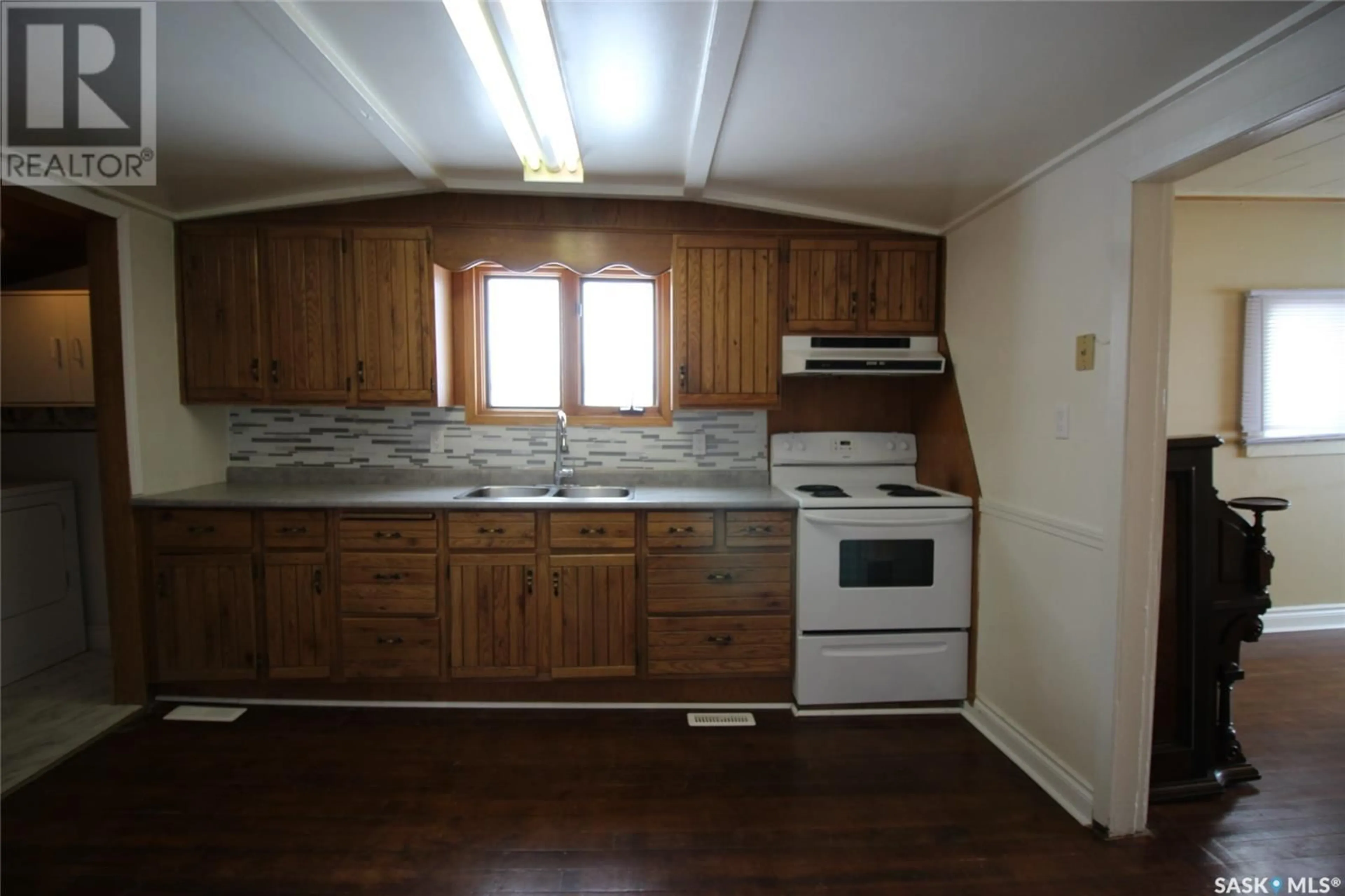 Standard kitchen, wood floors, cottage for 225 1st AVENUE W, Frontier Saskatchewan S0N0W0