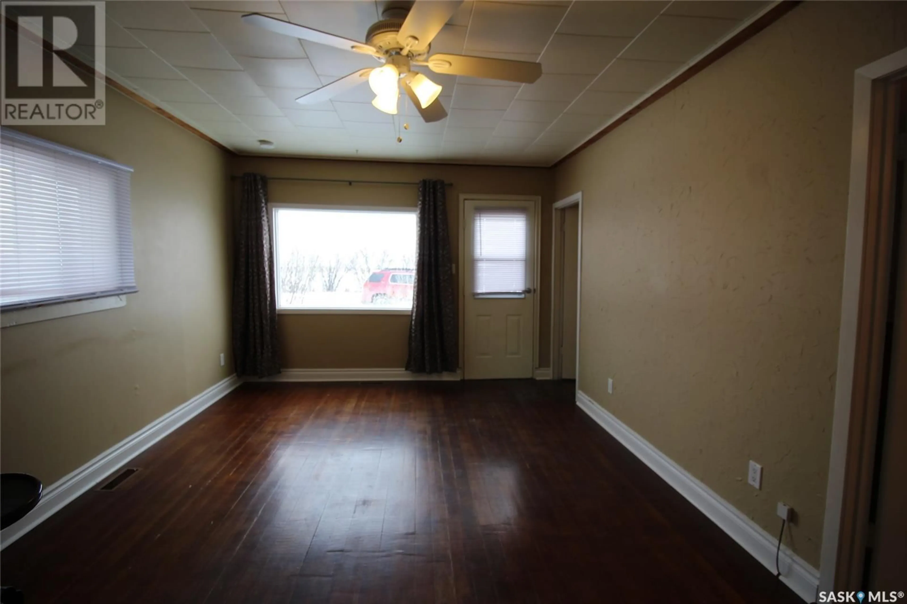 A pic of a room, wood floors for 225 1st AVENUE W, Frontier Saskatchewan S0N0W0