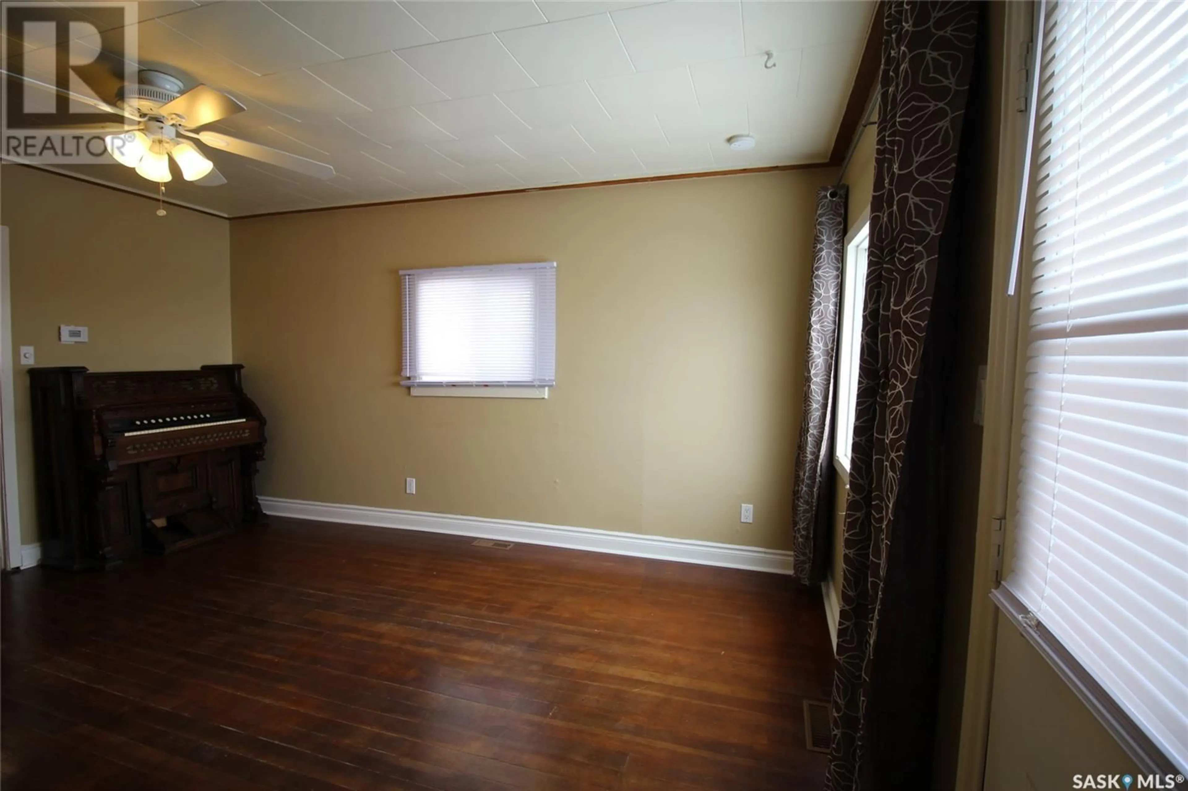 A pic of a room, wood floors for 225 1st AVENUE W, Frontier Saskatchewan S0N0W0