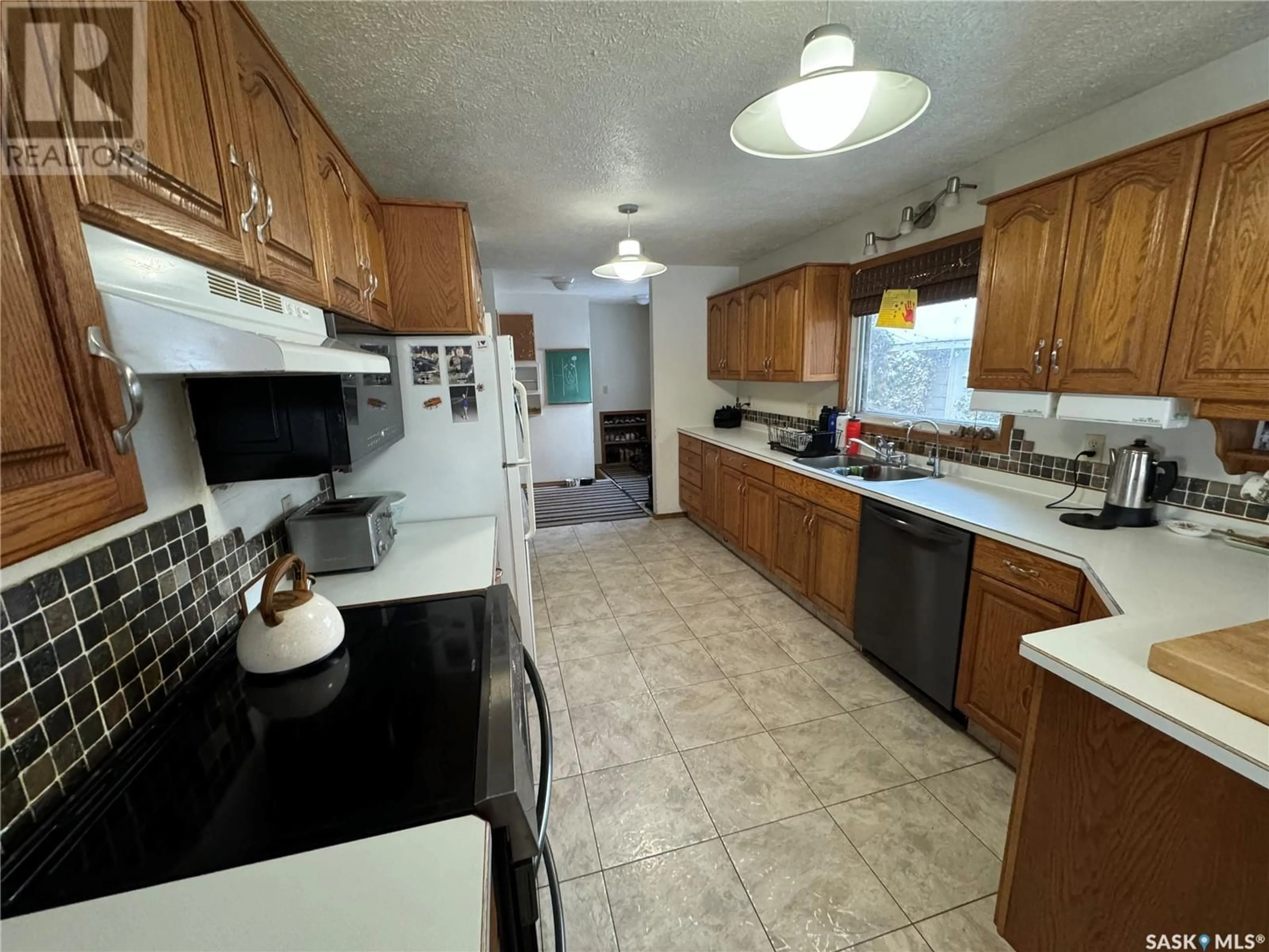 Kitchen, wood floors, cottage for Acreage near white cap, Lomond Rm No. 37 Saskatchewan S4H2K7