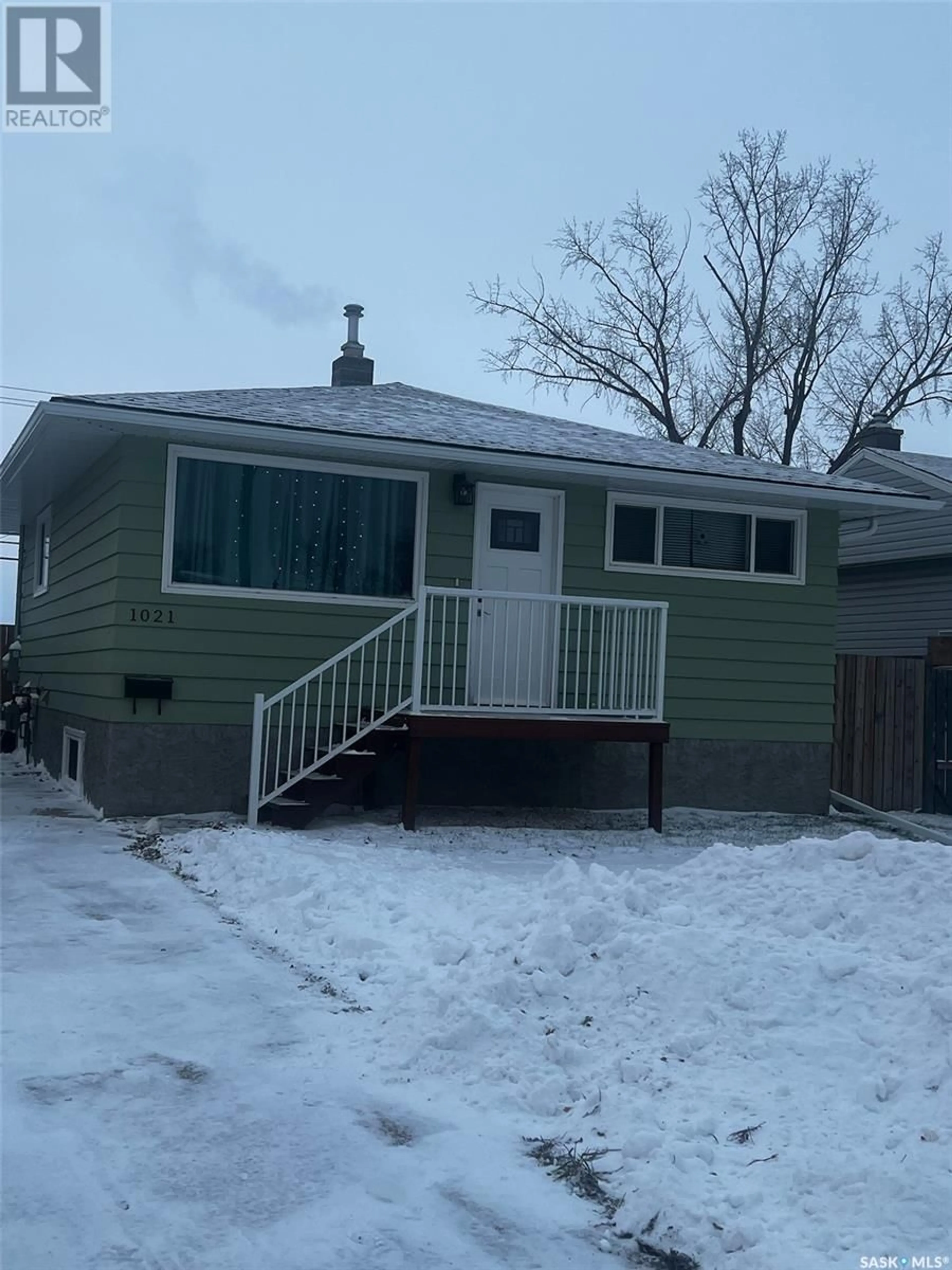 Frontside or backside of a home, cottage for 1021 Warner STREET, Moose Jaw Saskatchewan S6H5S6