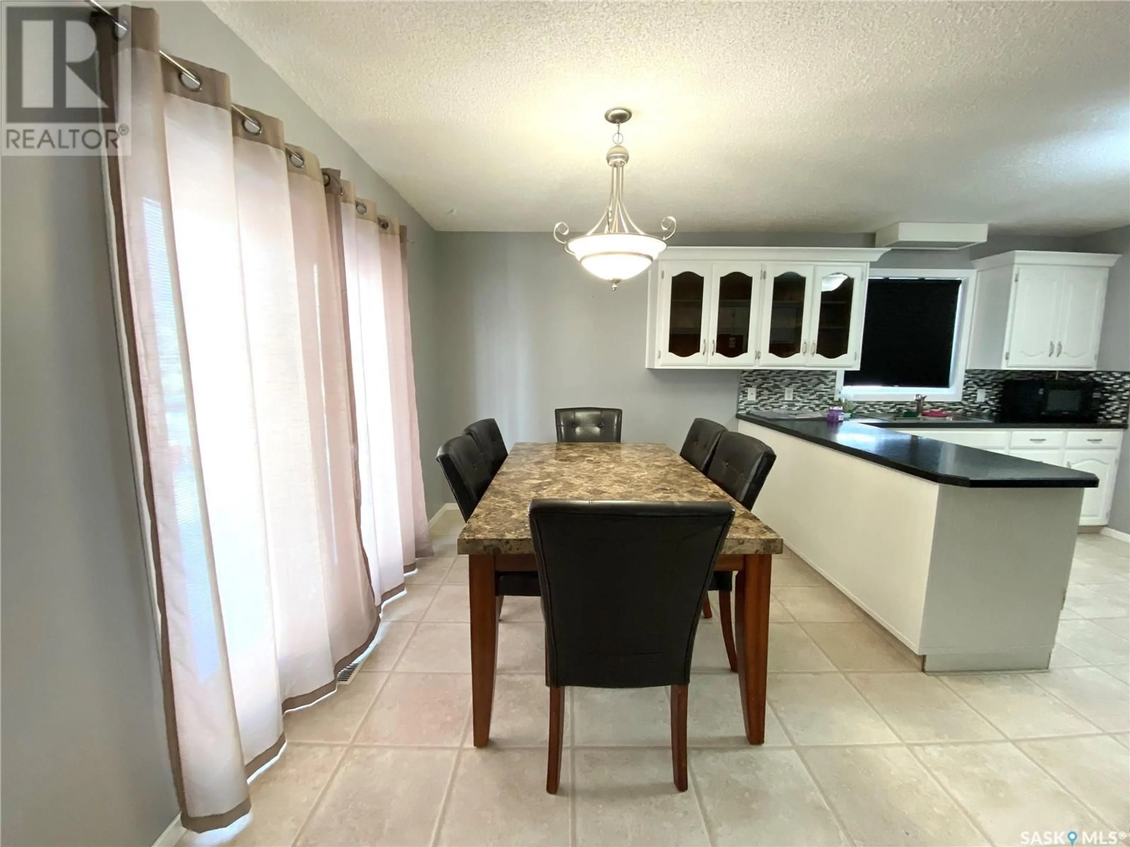 Dining room, ceramic floors, cottage for 233 Lorne STREET W, Swift Current Saskatchewan S9H0J6