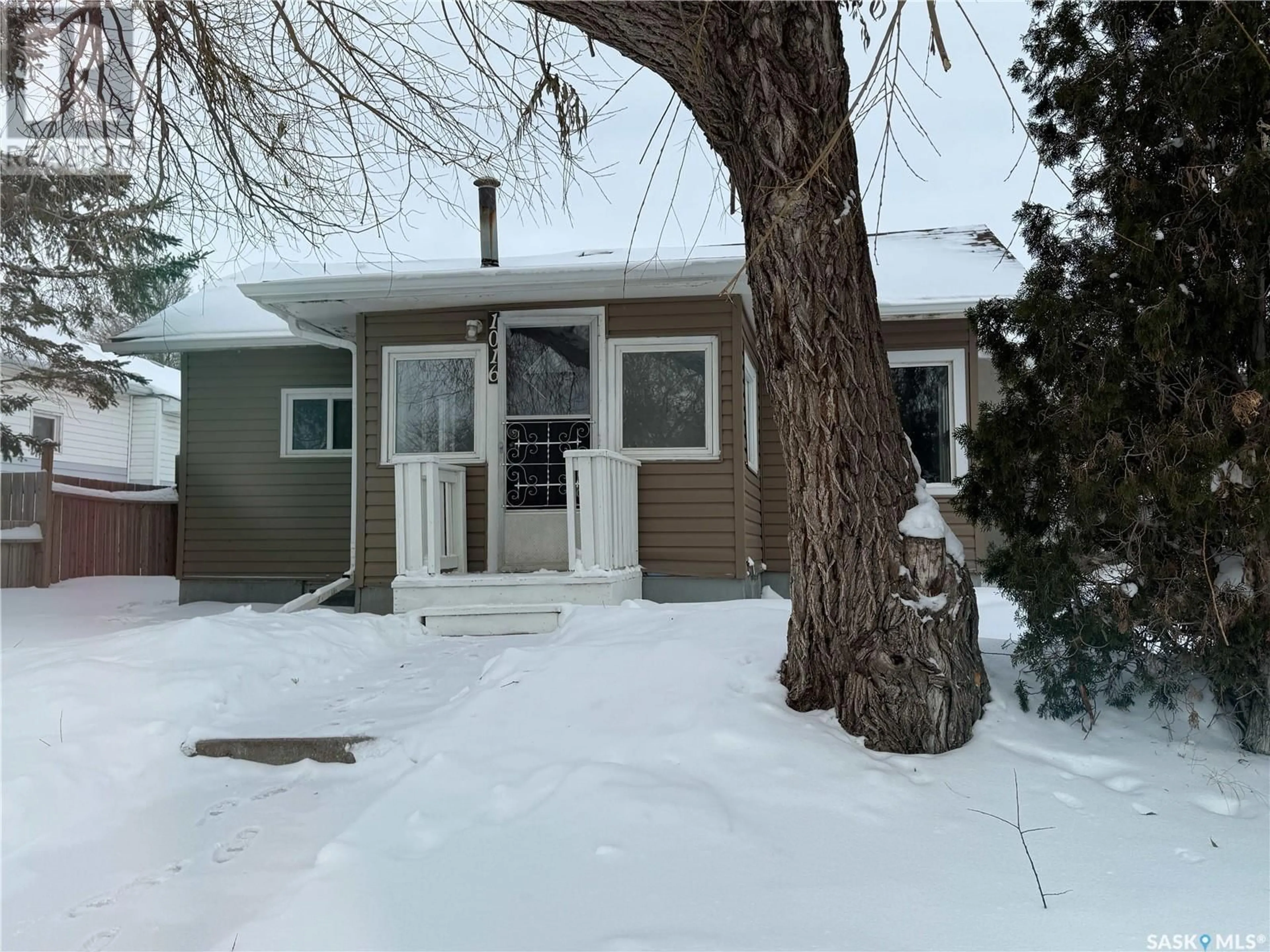 Frontside or backside of a home, cottage for 1016 Stadacona STREET E, Moose Jaw Saskatchewan S6H0L1