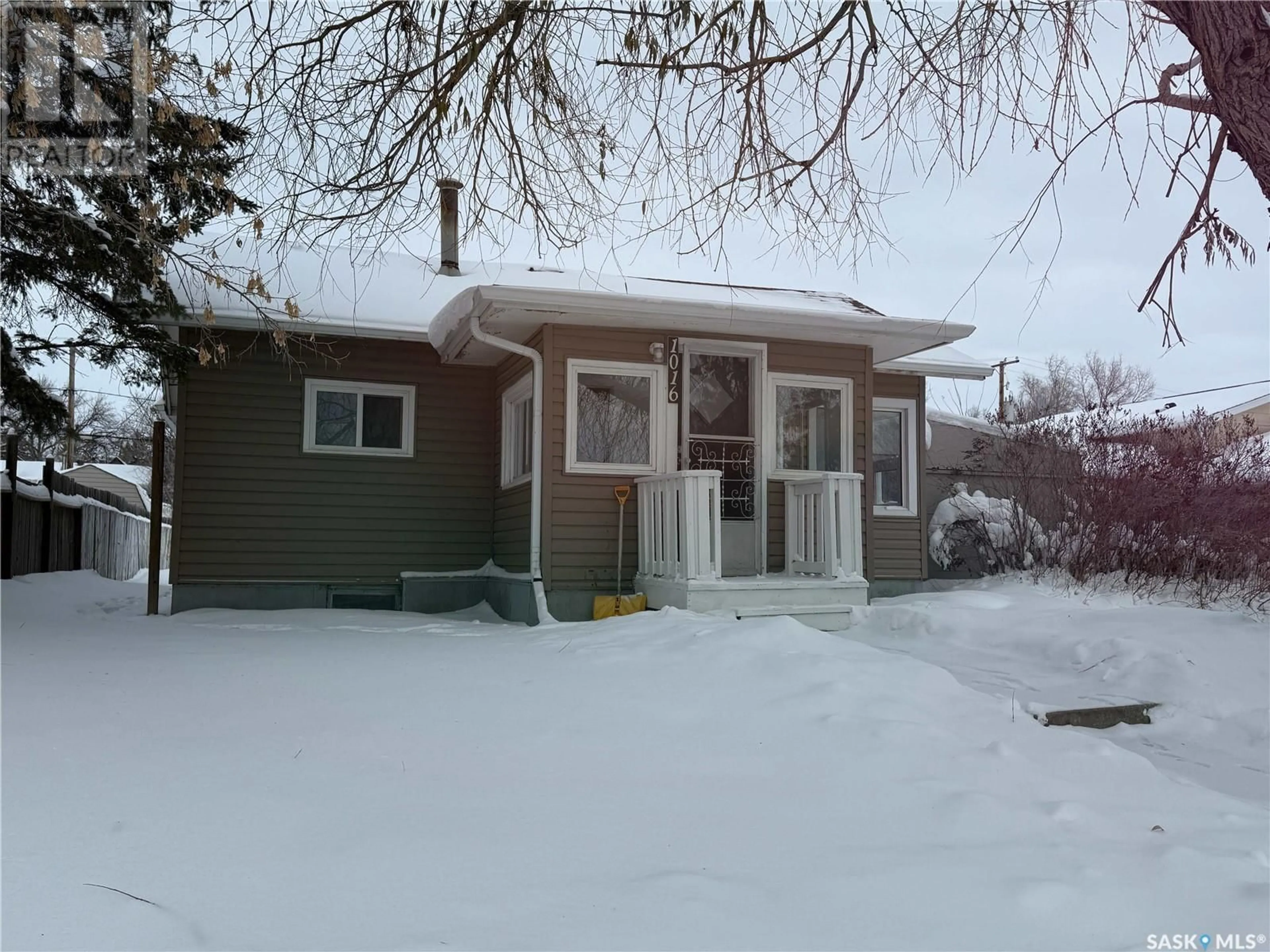 Frontside or backside of a home, cottage for 1016 Stadacona STREET E, Moose Jaw Saskatchewan S6H0L1