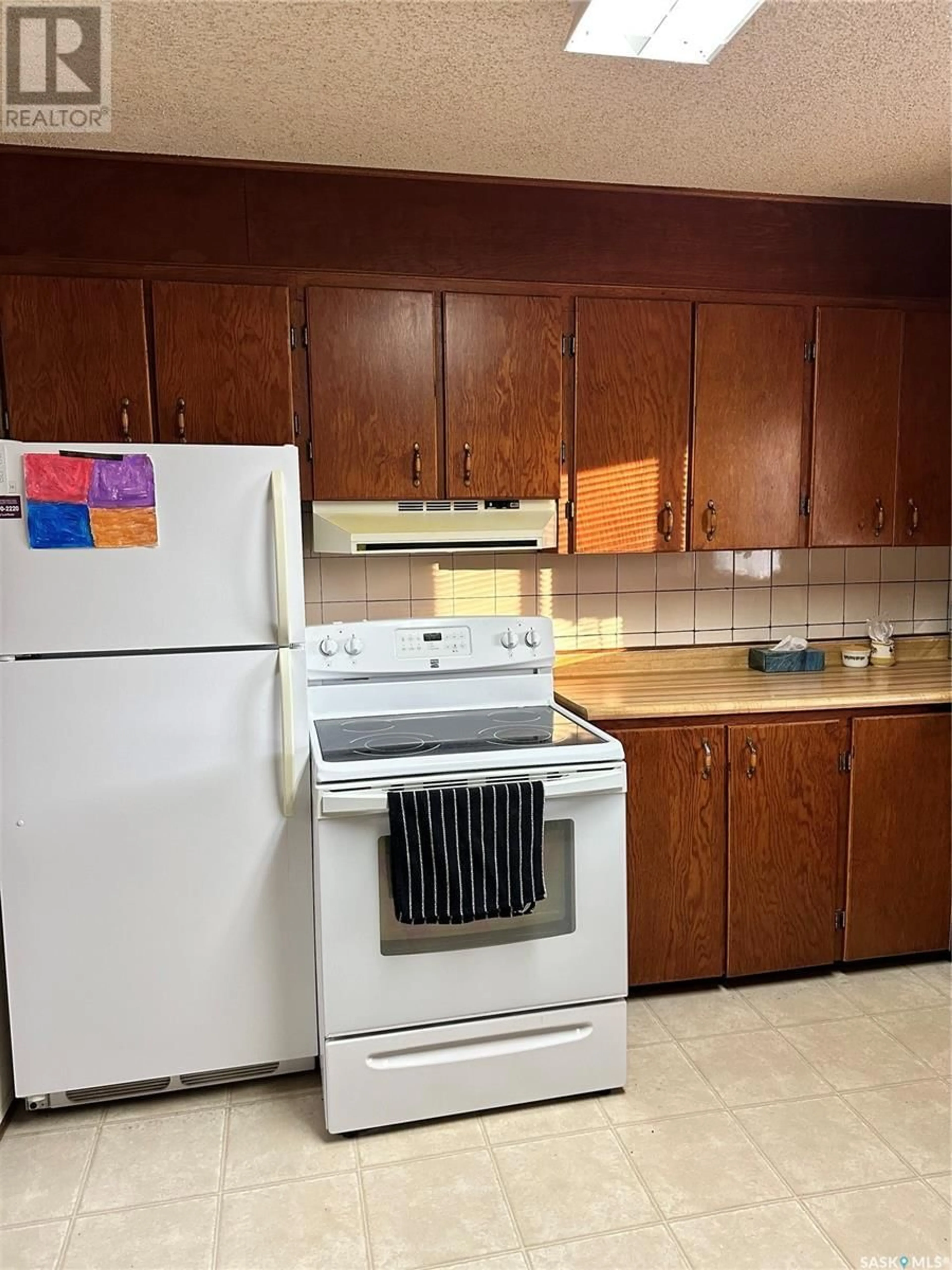 Standard kitchen, unknown floor for 211 James STREET, Radisson Saskatchewan S0K3L0