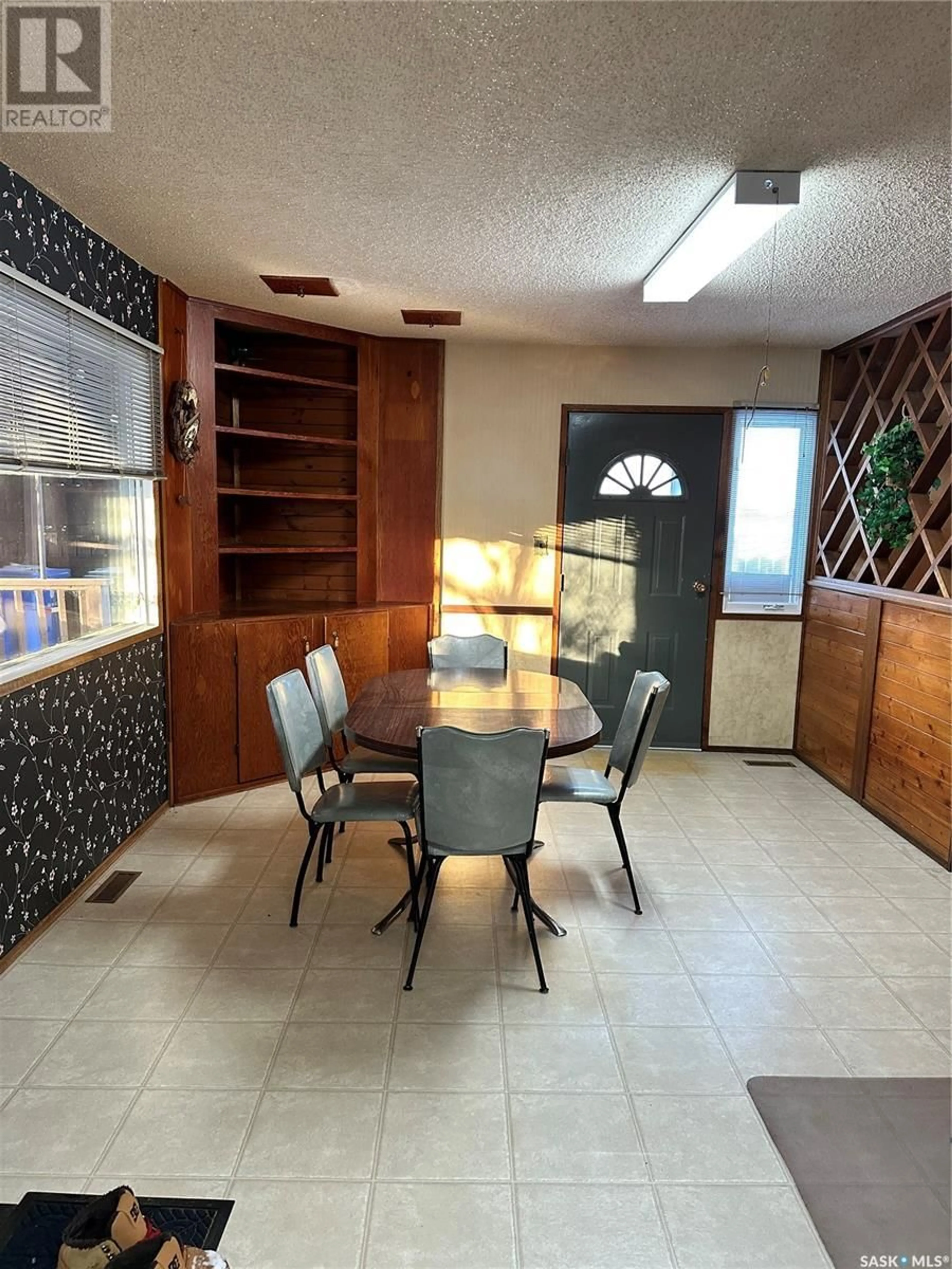 Dining room for 211 James STREET, Radisson Saskatchewan S0K3L0