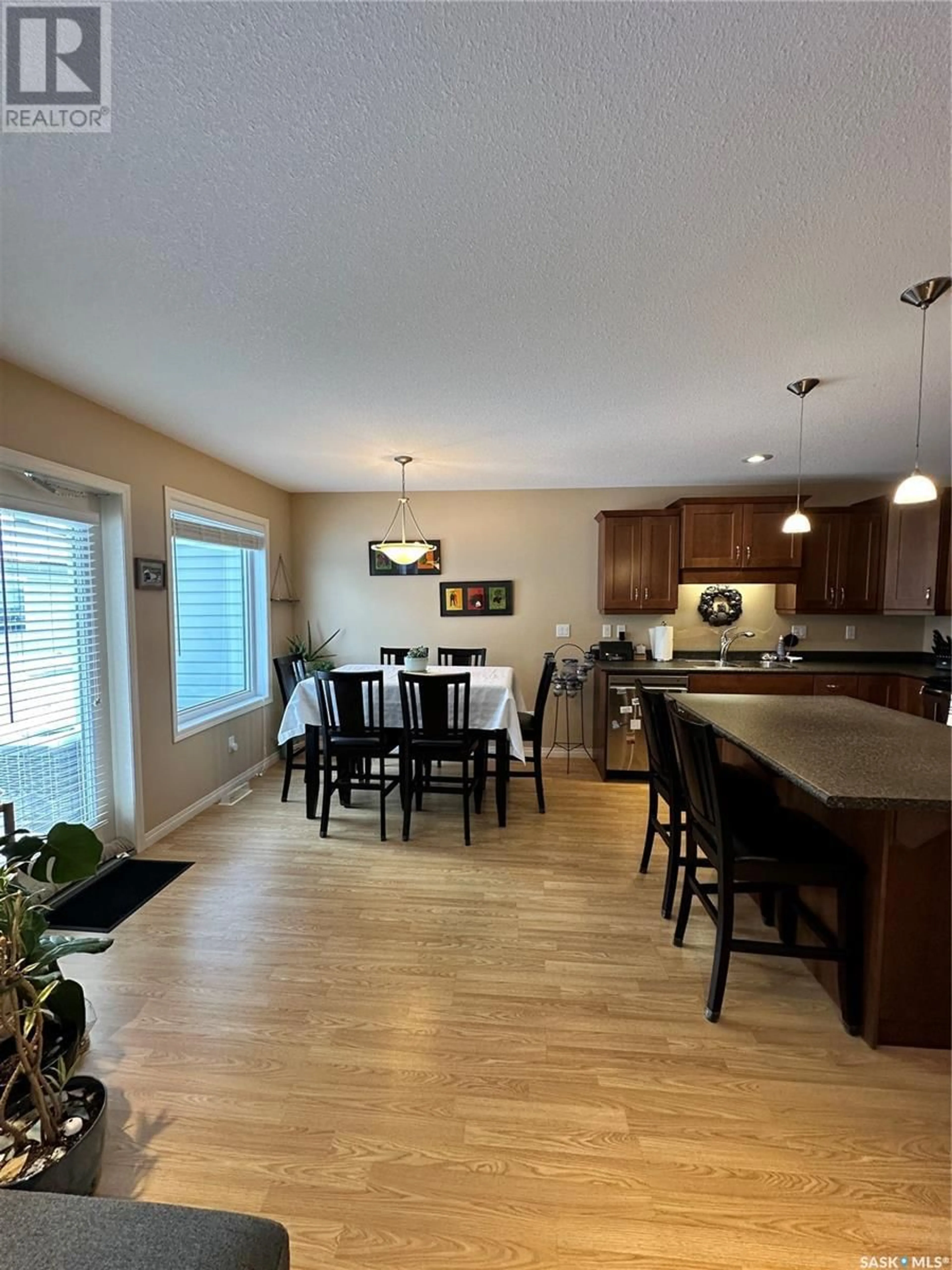 Open concept kitchen for 28 - 547 East Hampton BOULEVARD, Saskatoon Saskatchewan S7R0H8