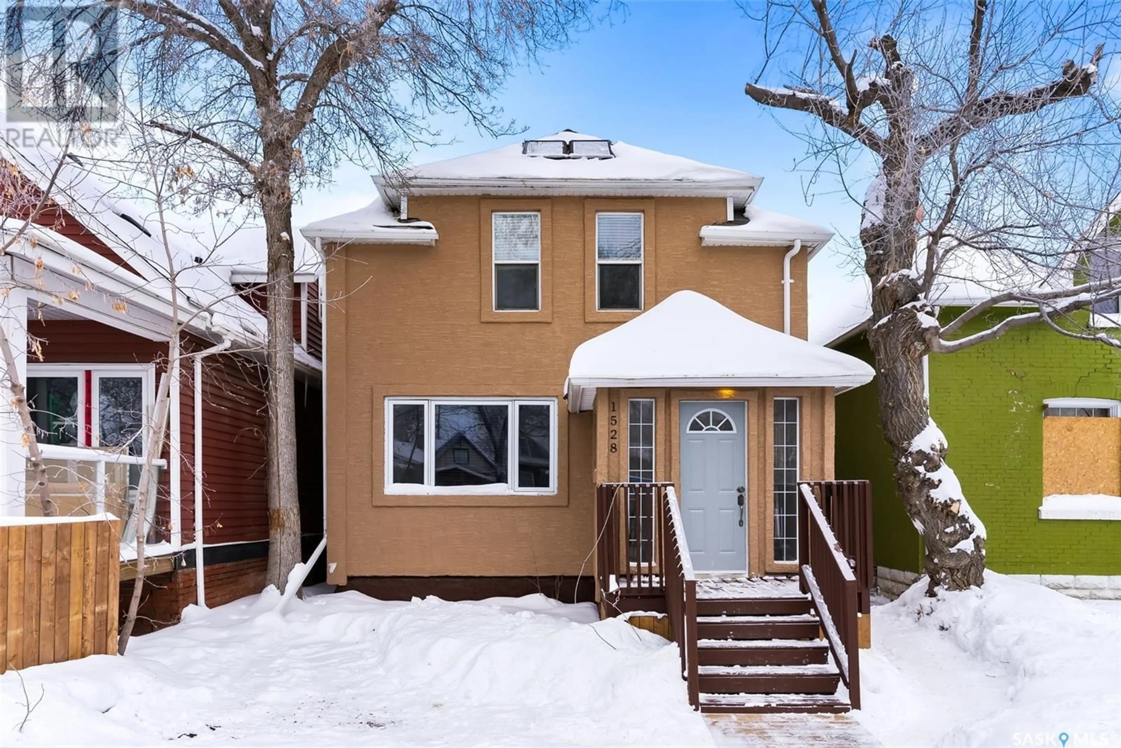 Frontside or backside of a home, cottage for 1528 Victoria AVENUE, Regina Saskatchewan S4P0P5