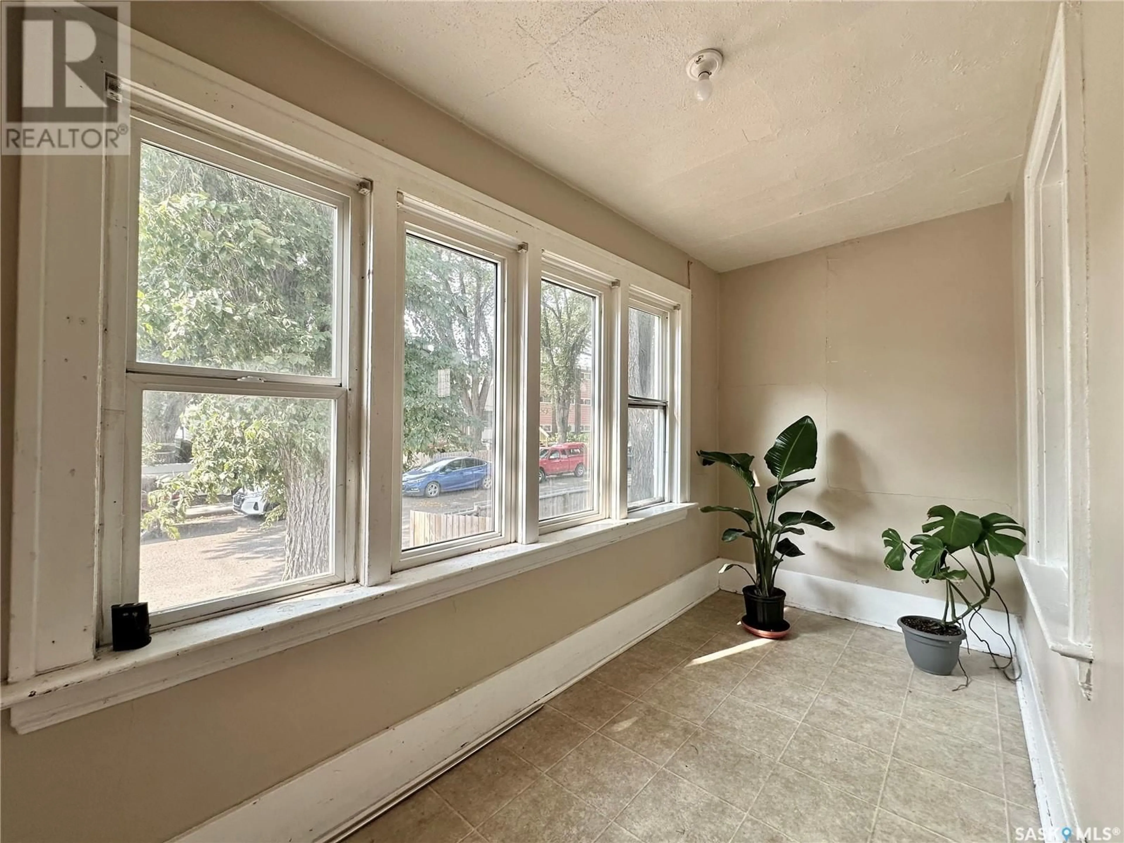 A pic of a room, wood floors for 1957 Quebec STREET, Regina Saskatchewan S4P1J8