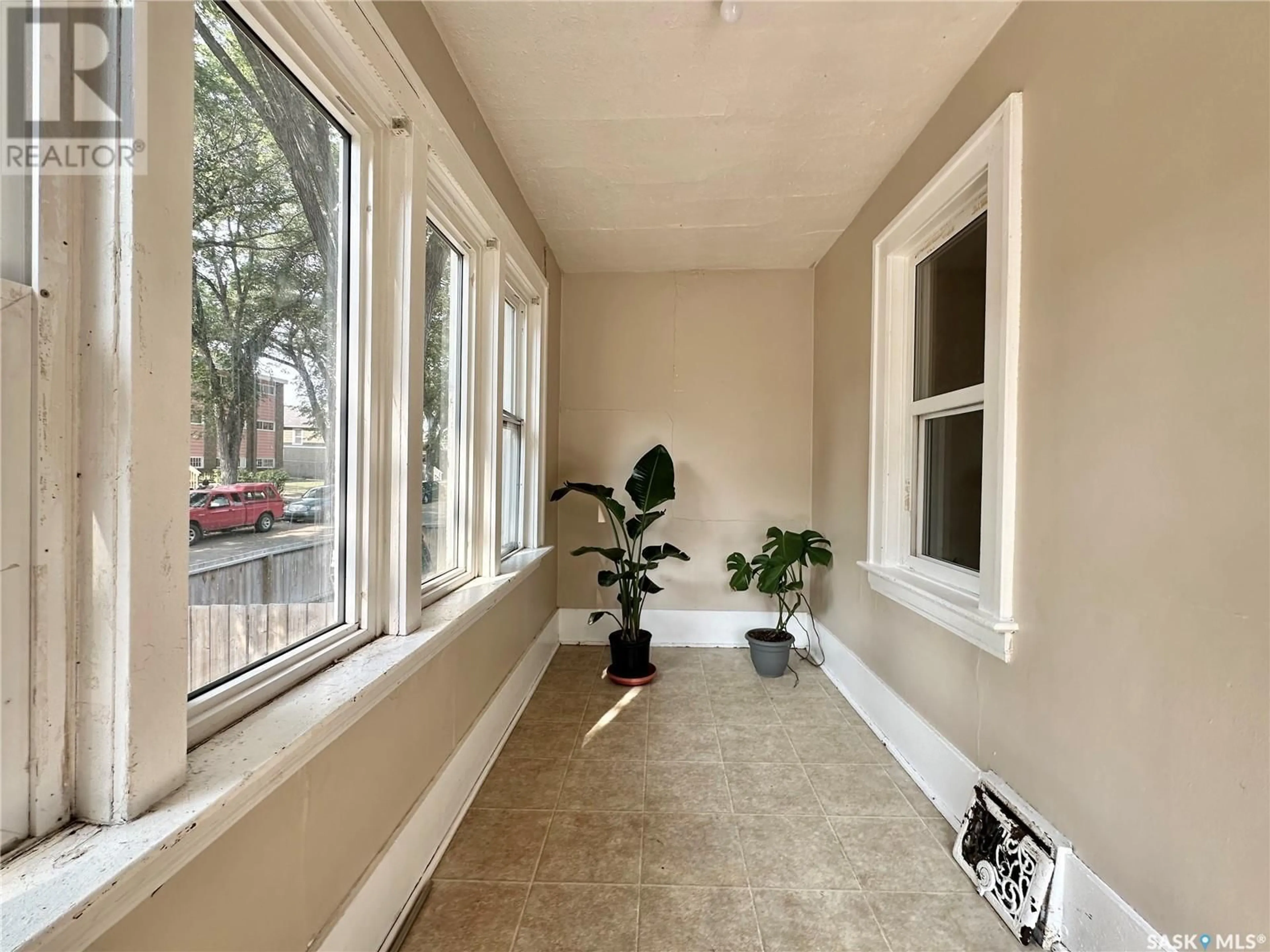 A pic of a room, wood floors for 1957 Quebec STREET, Regina Saskatchewan S4P1J8