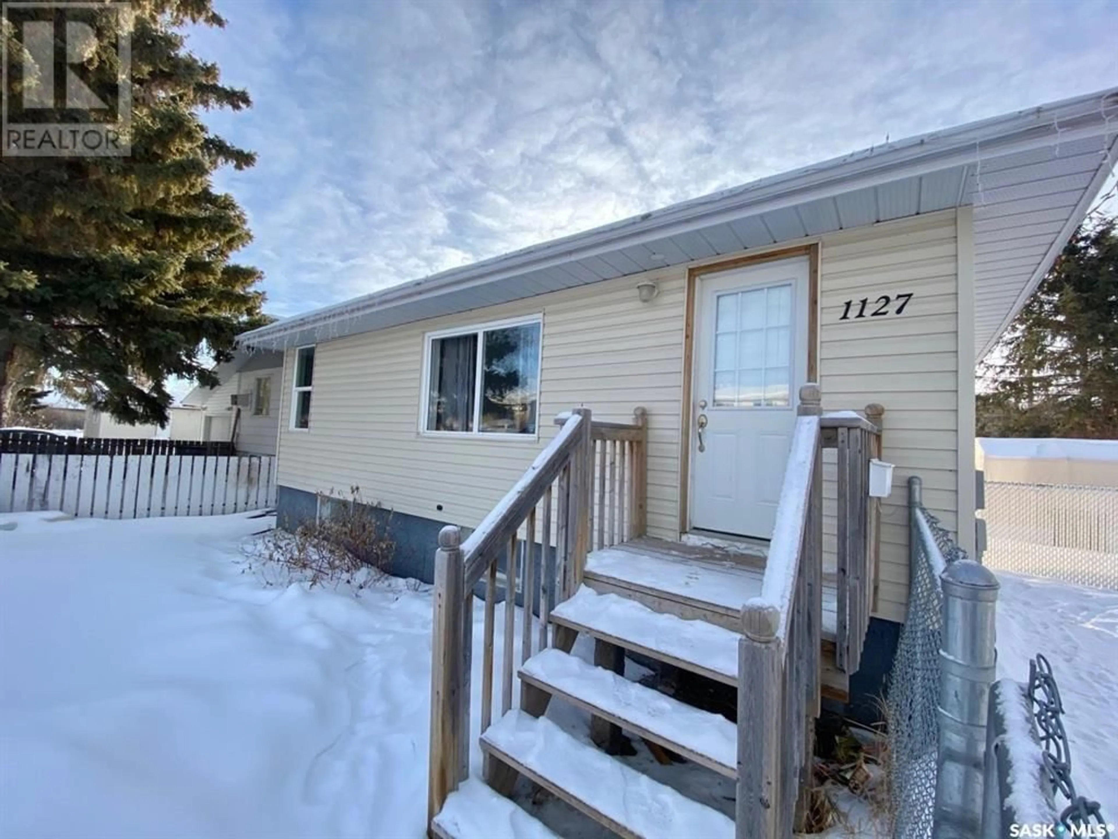 A pic from exterior of the house or condo, cottage for 1127 18th STREET W, Prince Albert Saskatchewan S6V4B5