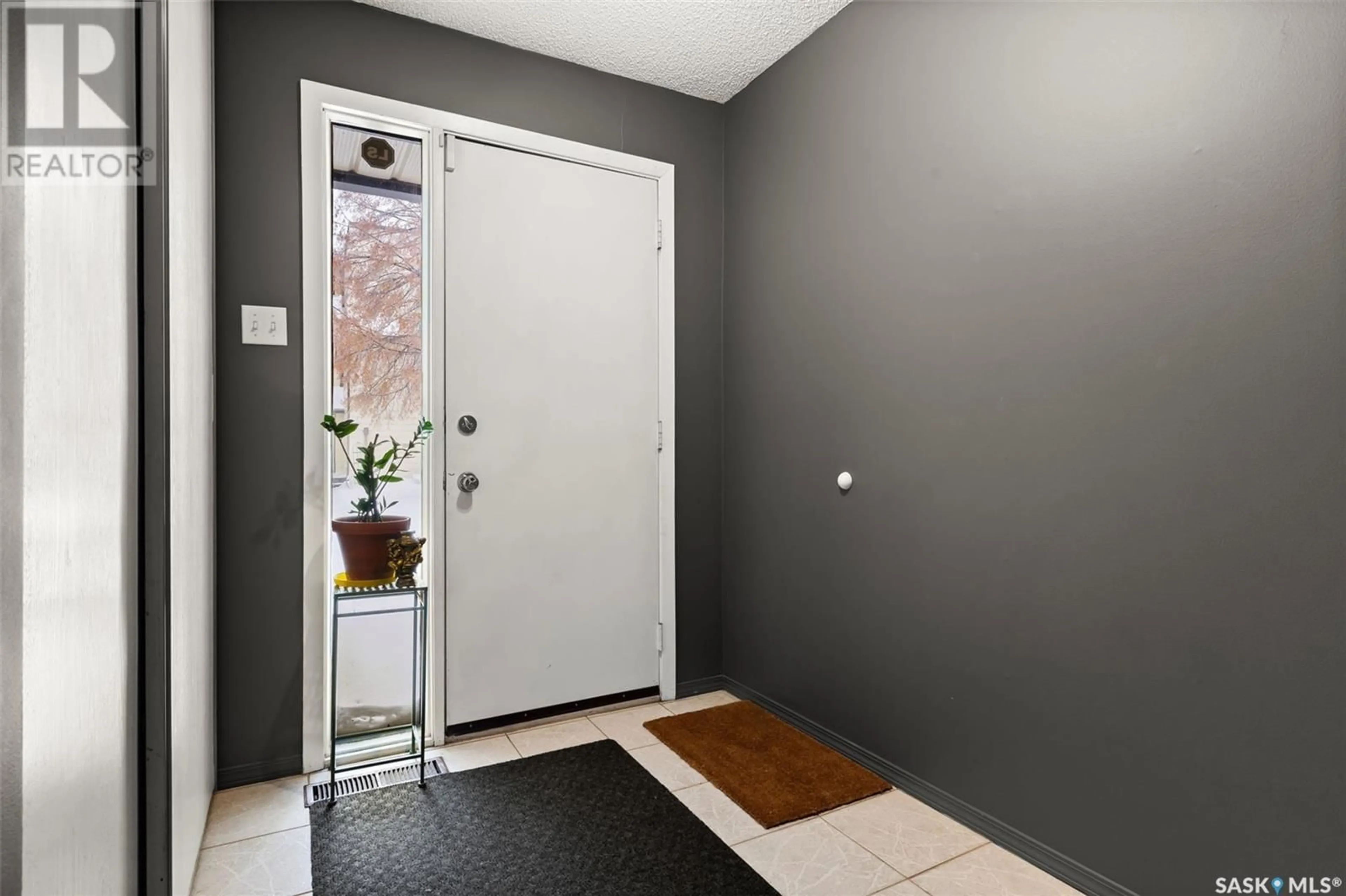 Indoor entryway, not visible floor for 5058 10th AVENUE, Regina Saskatchewan S4T7P4