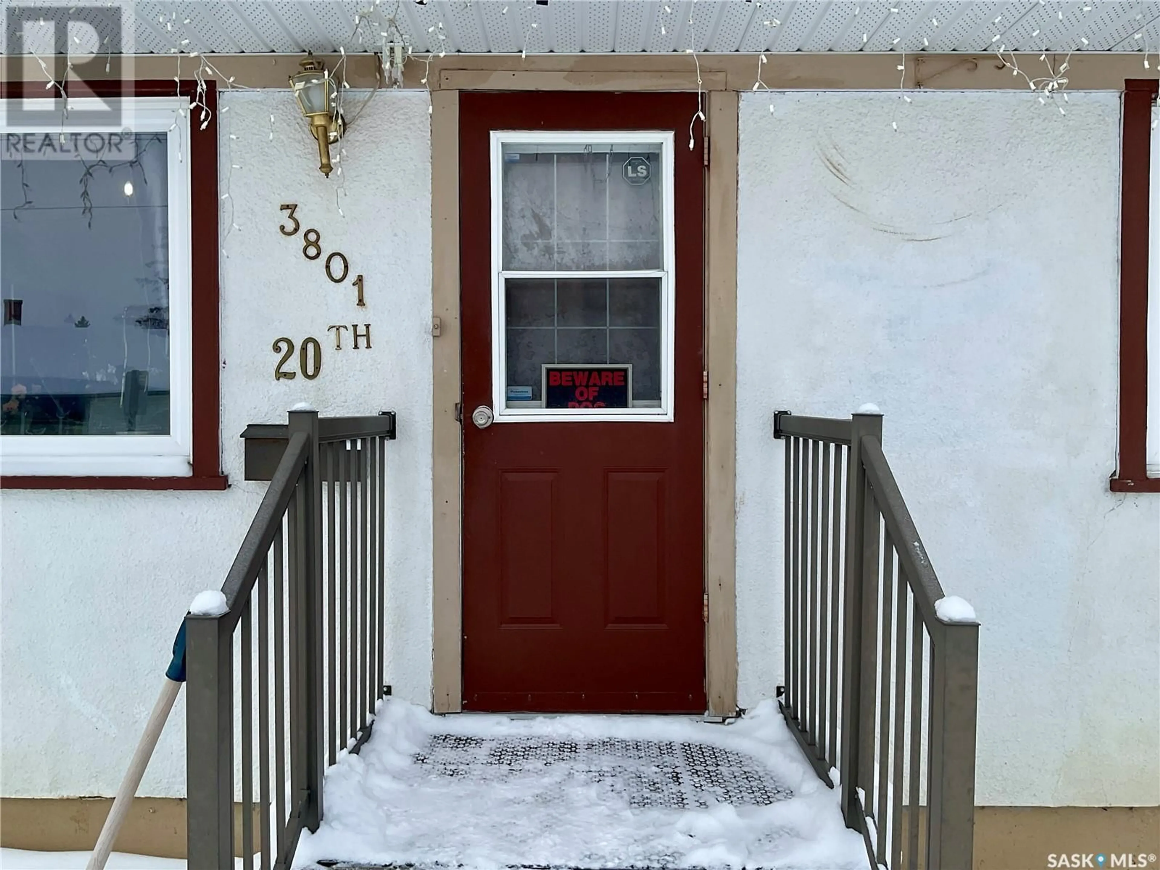 Indoor entryway, unknown floor for 3801 20TH AVENUE, Regina Saskatchewan S4S0P3