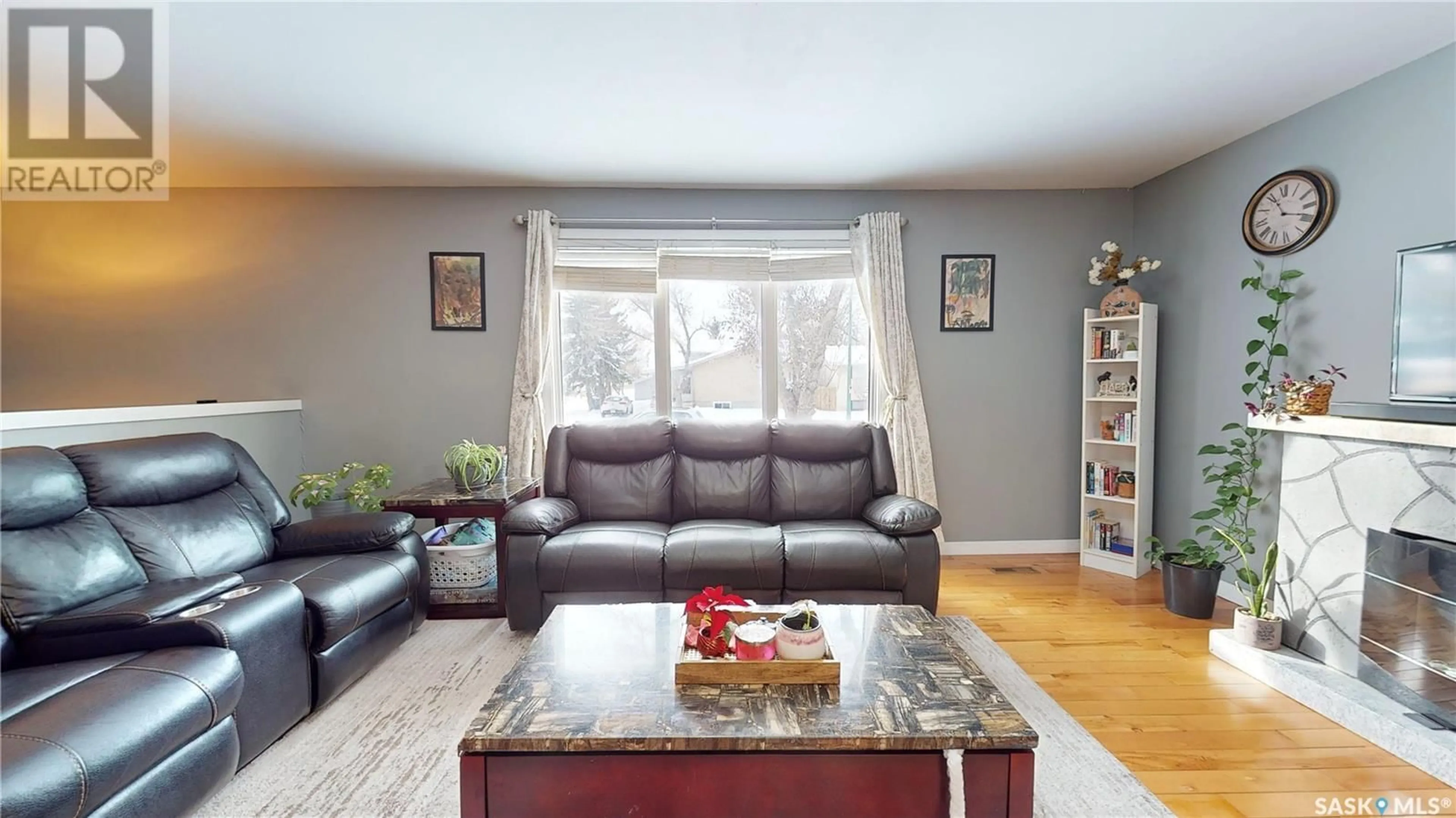 Living room, wood floors for 6006 1ST AVENUE N, Regina Saskatchewan S4T6Z7