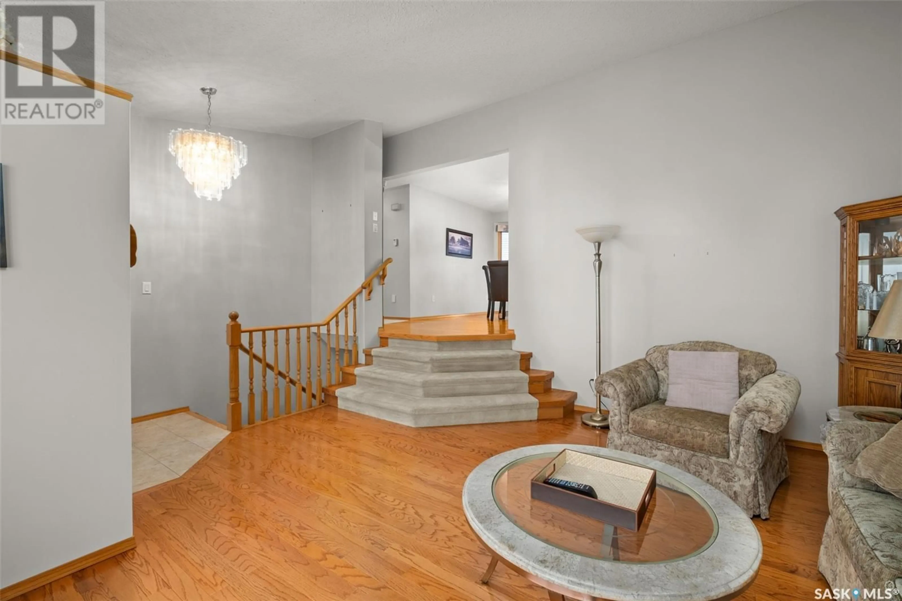 Indoor foyer, wood floors for 523 Mahon DRIVE, Prince Albert Saskatchewan S6V7Z8