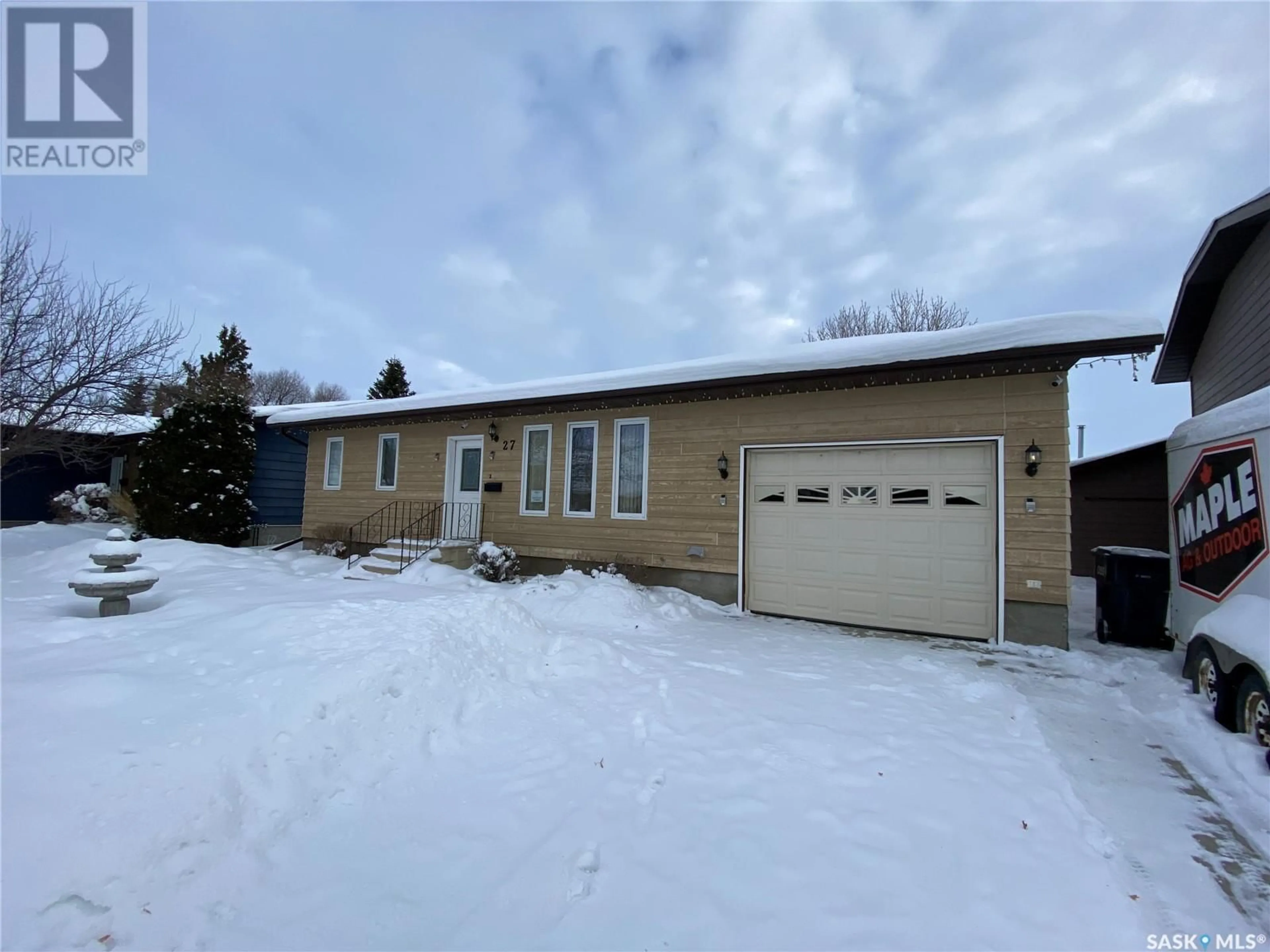 Frontside or backside of a home, cottage for 27 Bull CRESCENT, Yorkton Saskatchewan S3N3Y5