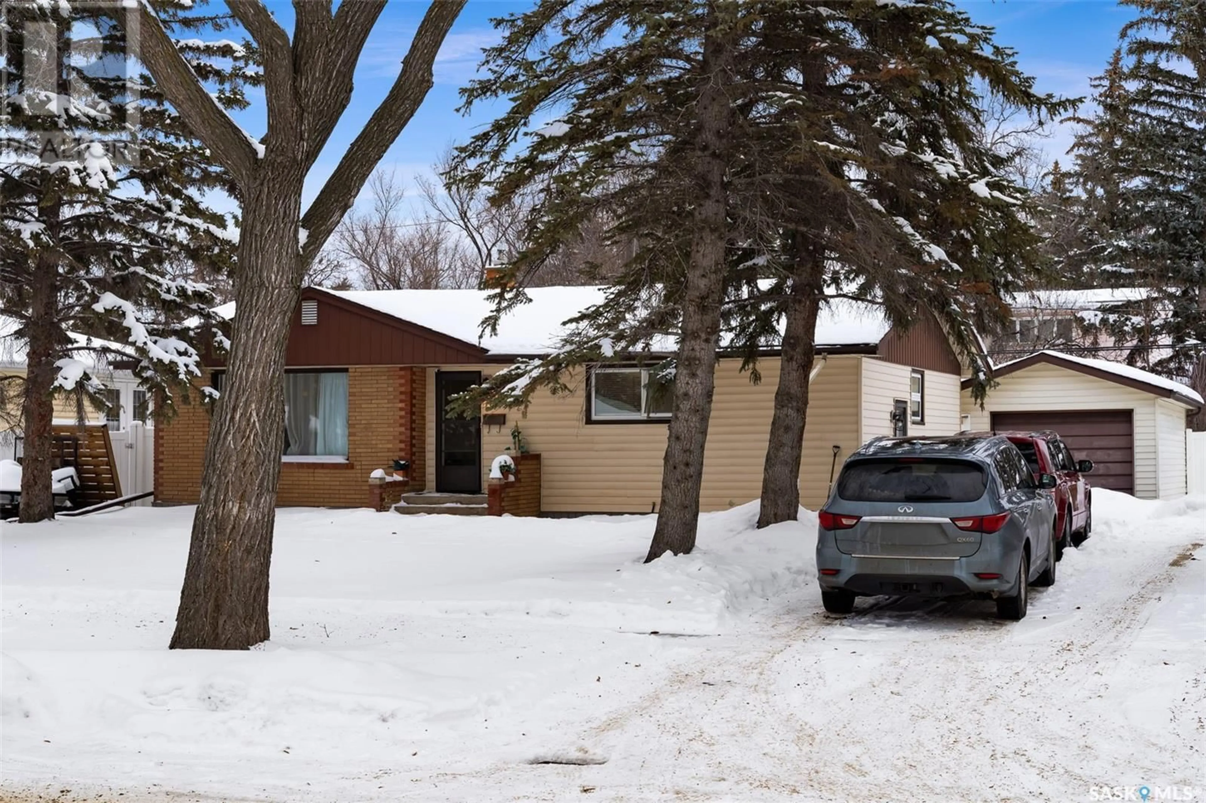 A pic from exterior of the house or condo, the street view for 1844 Grant DRIVE, Regina Saskatchewan S4S4V4