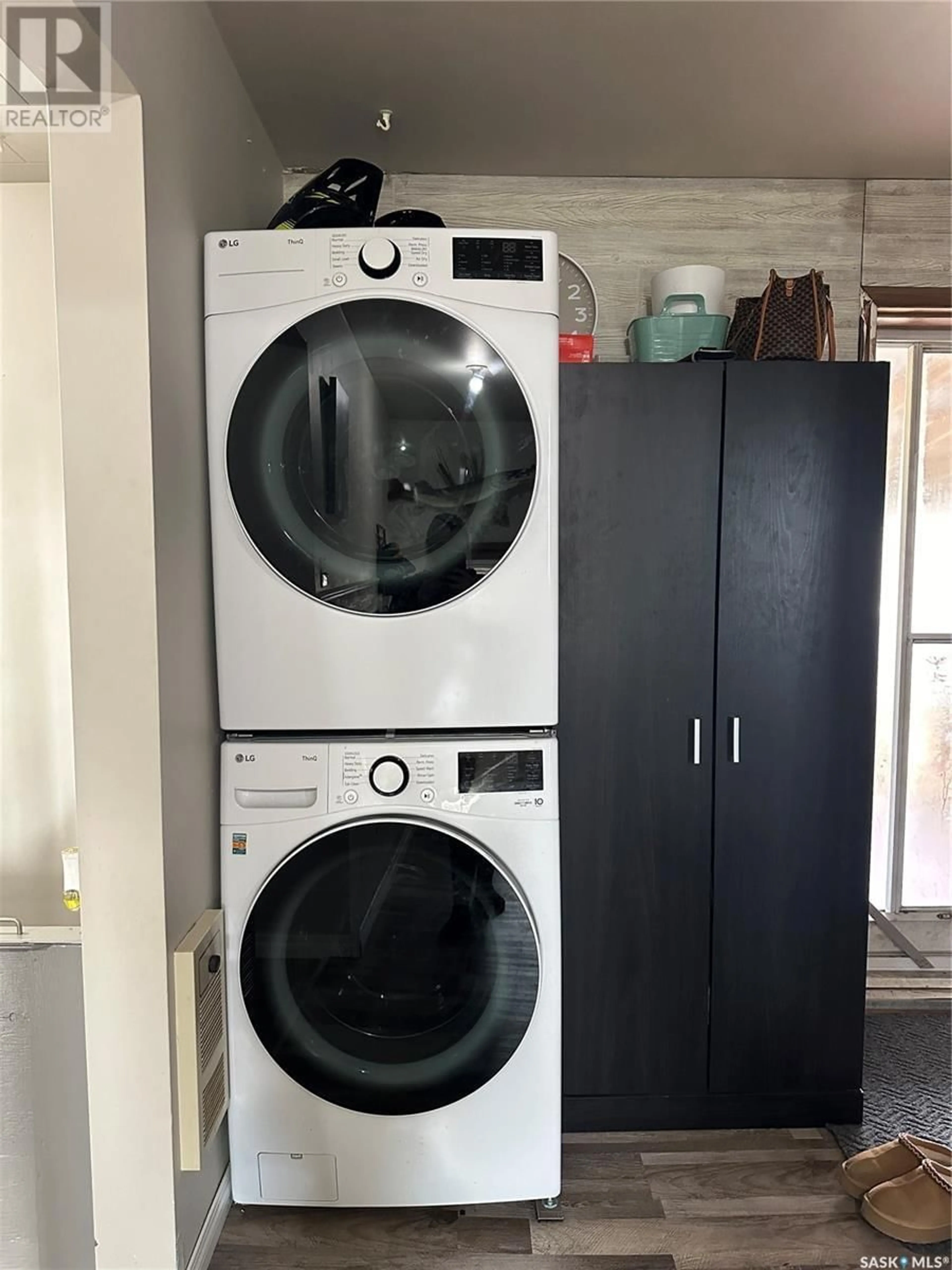 Washer and dryer for 608 2nd AVENUE E, Buchanan Saskatchewan S0A0J0