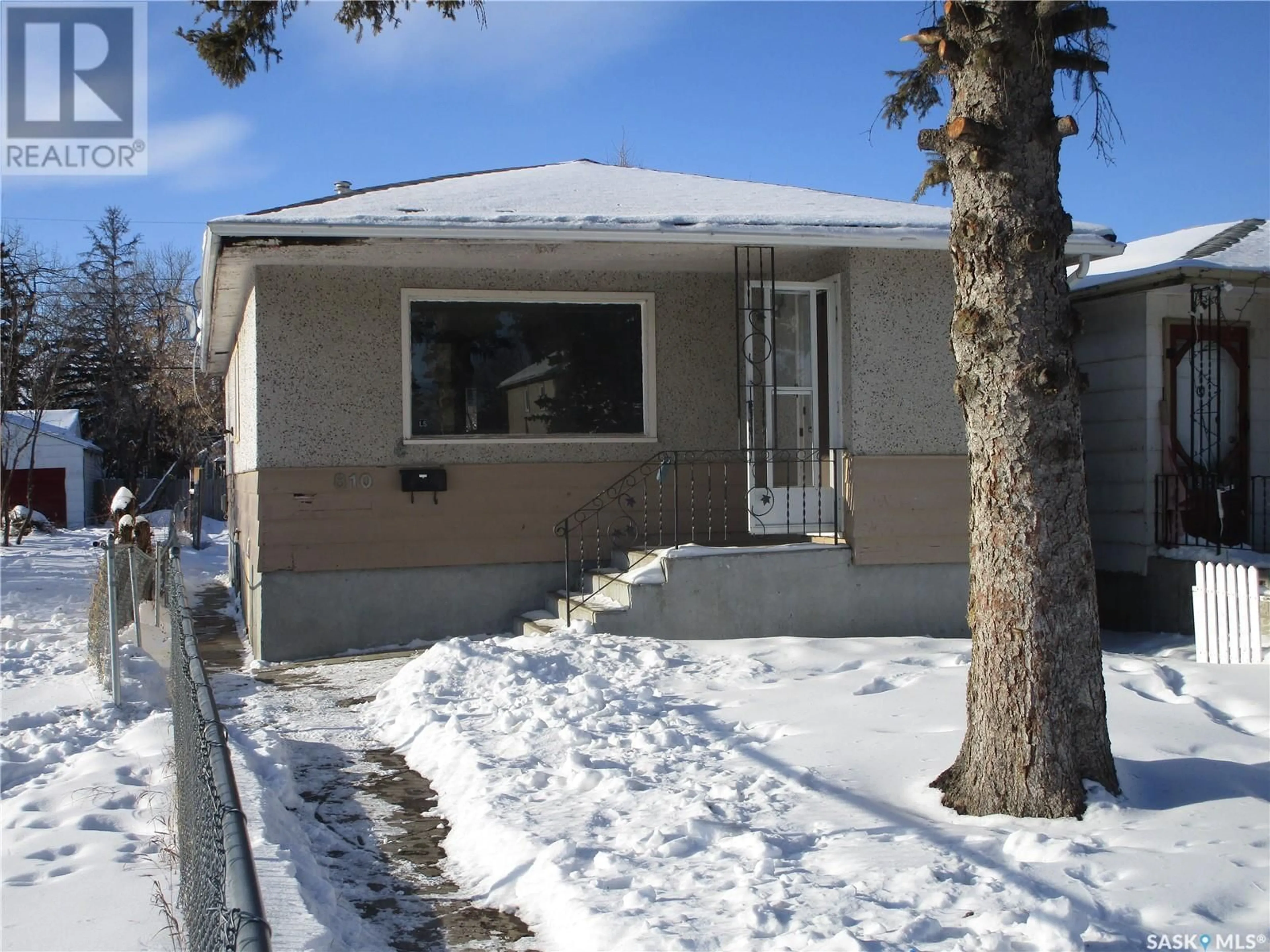 A pic from exterior of the house or condo, the street view for 810 Robinson STREET, Regina Saskatchewan S4T2M3