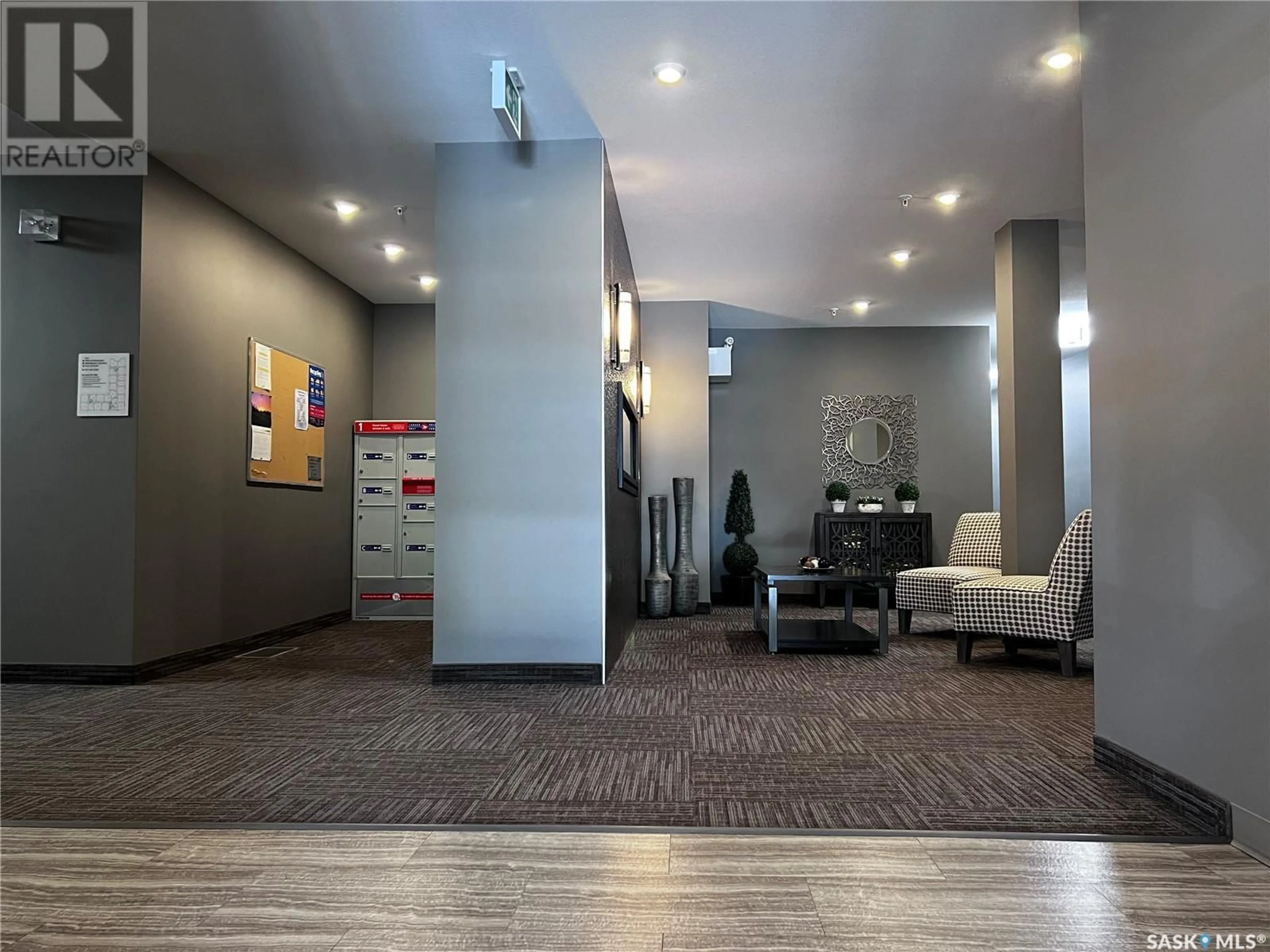 Indoor lobby, wood floors for 103 415 Maningas BEND, Saskatoon Saskatchewan S7W0T6