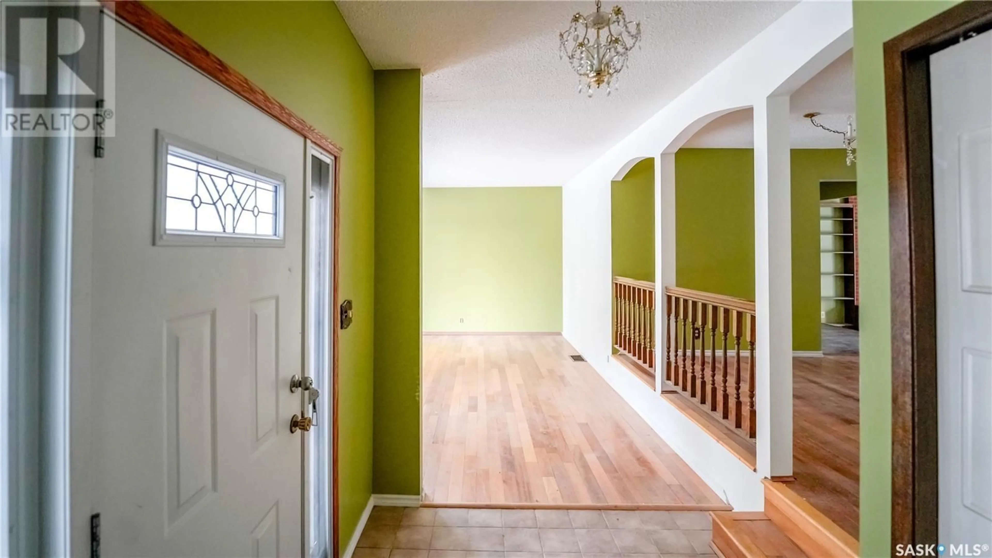 Indoor entryway, wood floors for 95 Massey ROAD, Regina Saskatchewan S4S4N1