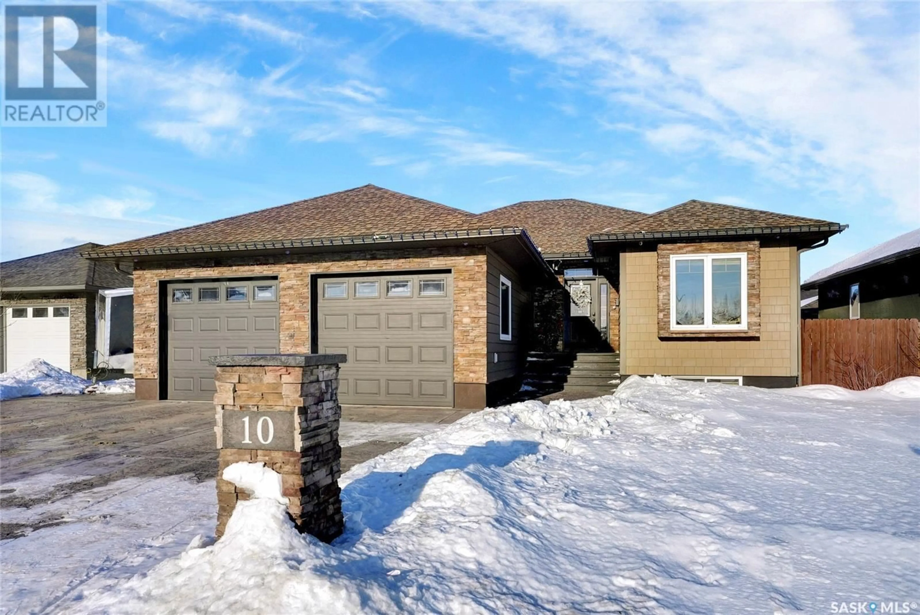 Frontside or backside of a home, cottage for 10 Belmont CRESCENT, Moose Jaw Saskatchewan S6K1C5