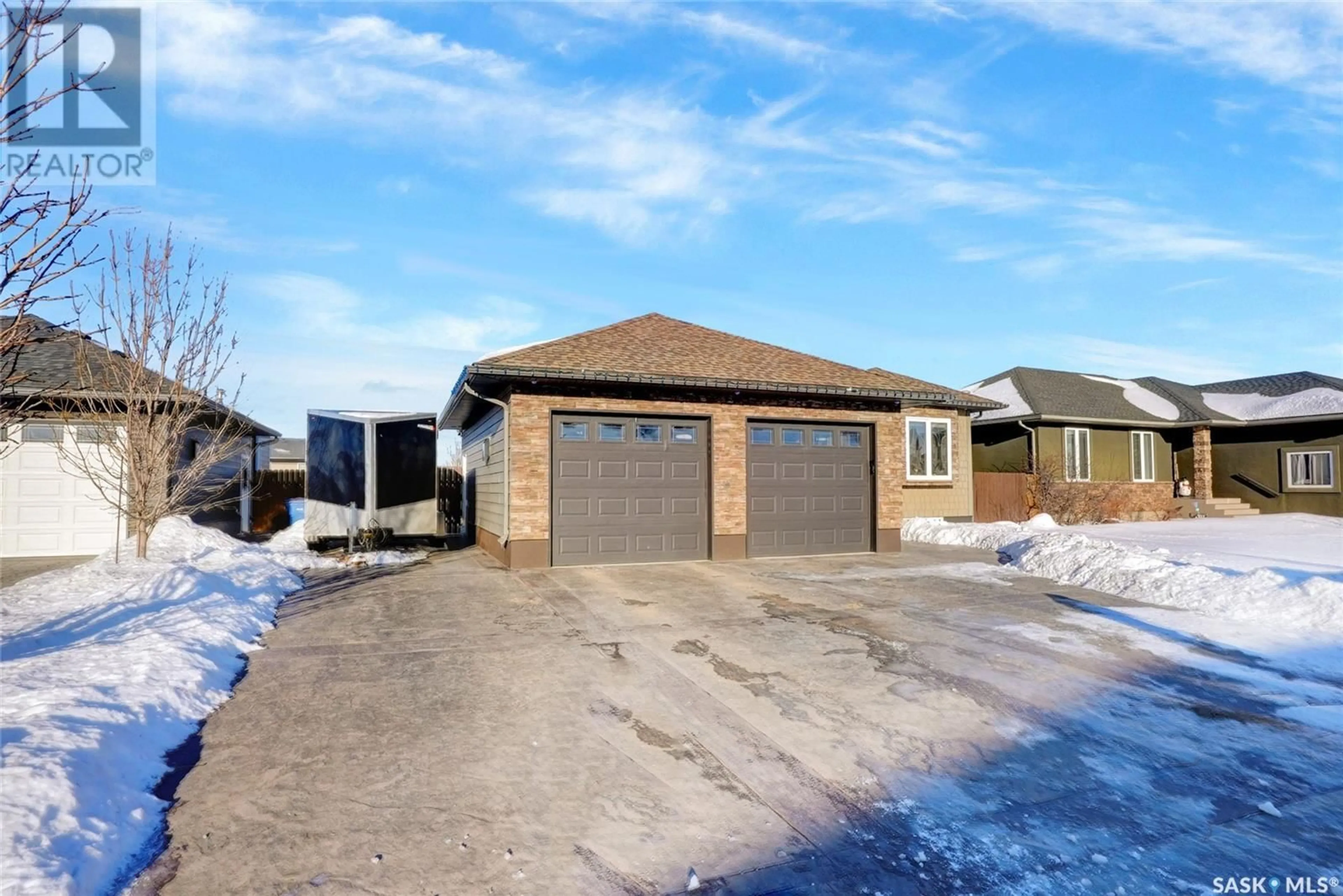 Frontside or backside of a home, the street view for 10 Belmont CRESCENT, Moose Jaw Saskatchewan S6K1C5