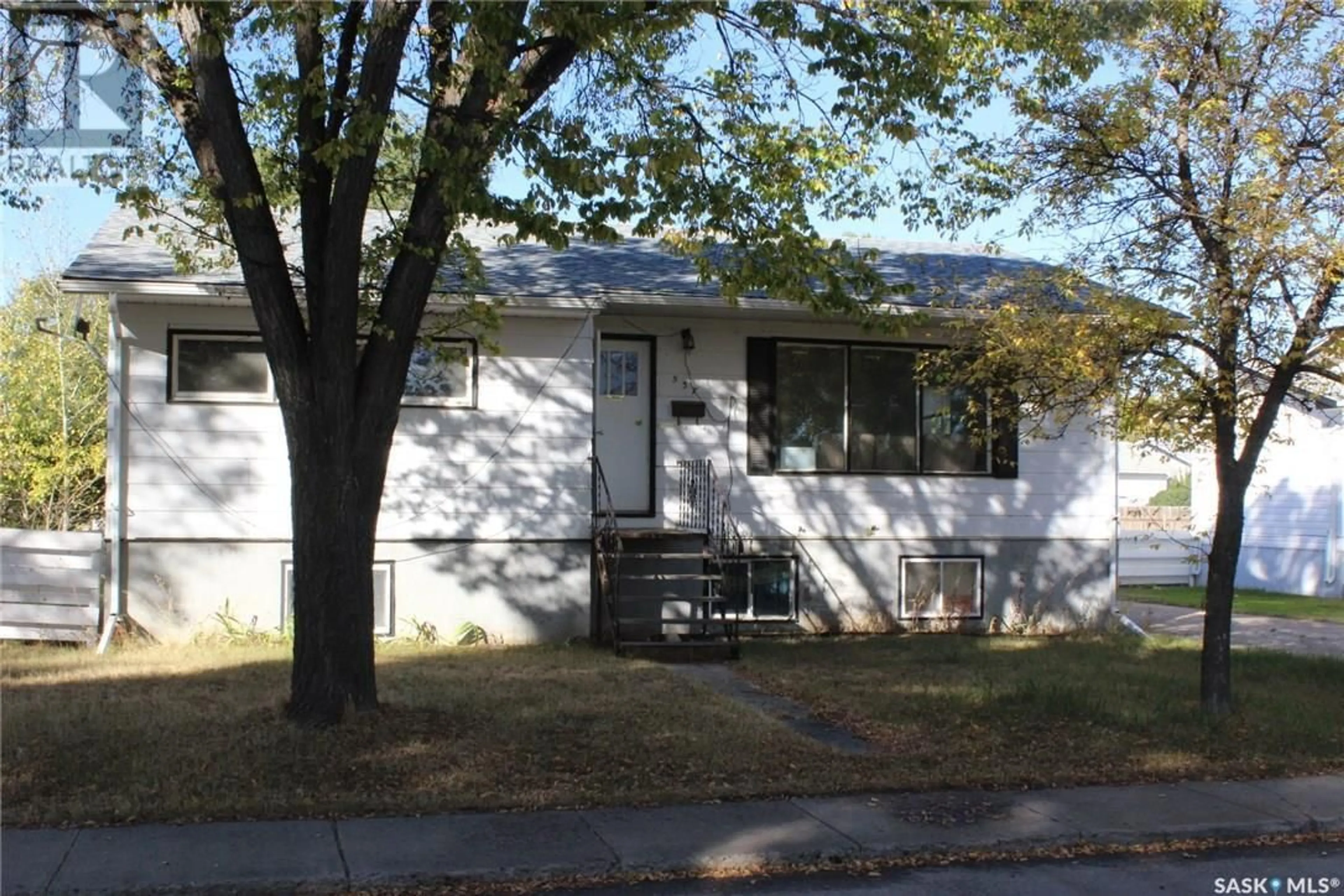 Home with vinyl exterior material, street for 537 4TH STREET, Shaunavon Saskatchewan S0N2M0