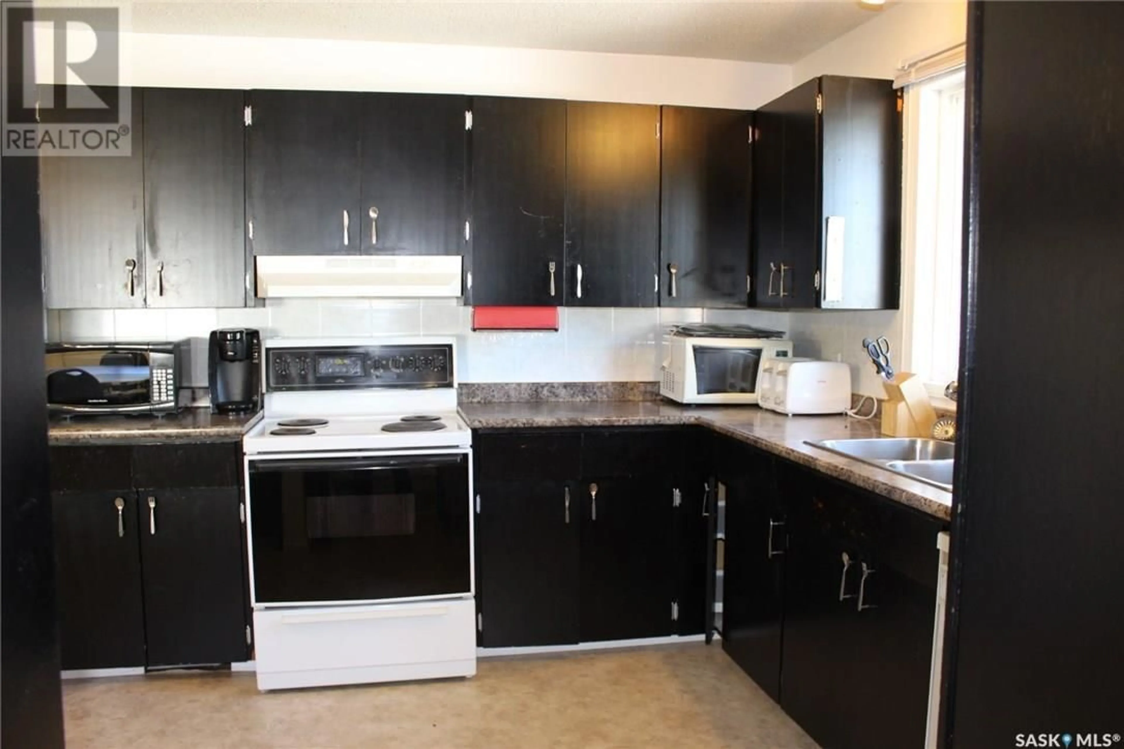 Standard kitchen, unknown for 537 4TH STREET, Shaunavon Saskatchewan S0N2M0