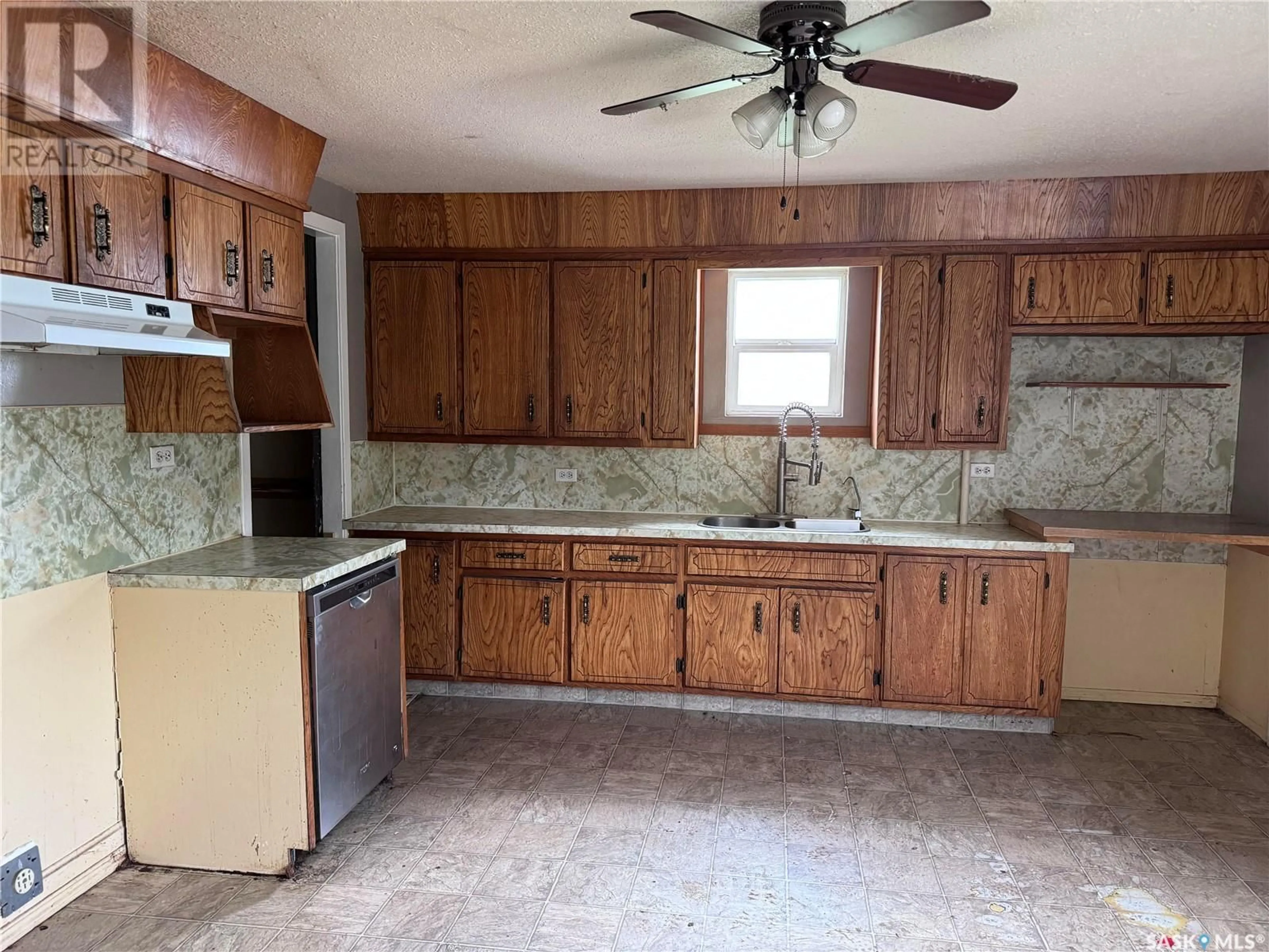 Kitchen, wood floors, cottage for Spalding Acreage, Spalding Rm No. 368 Saskatchewan S0K4C0