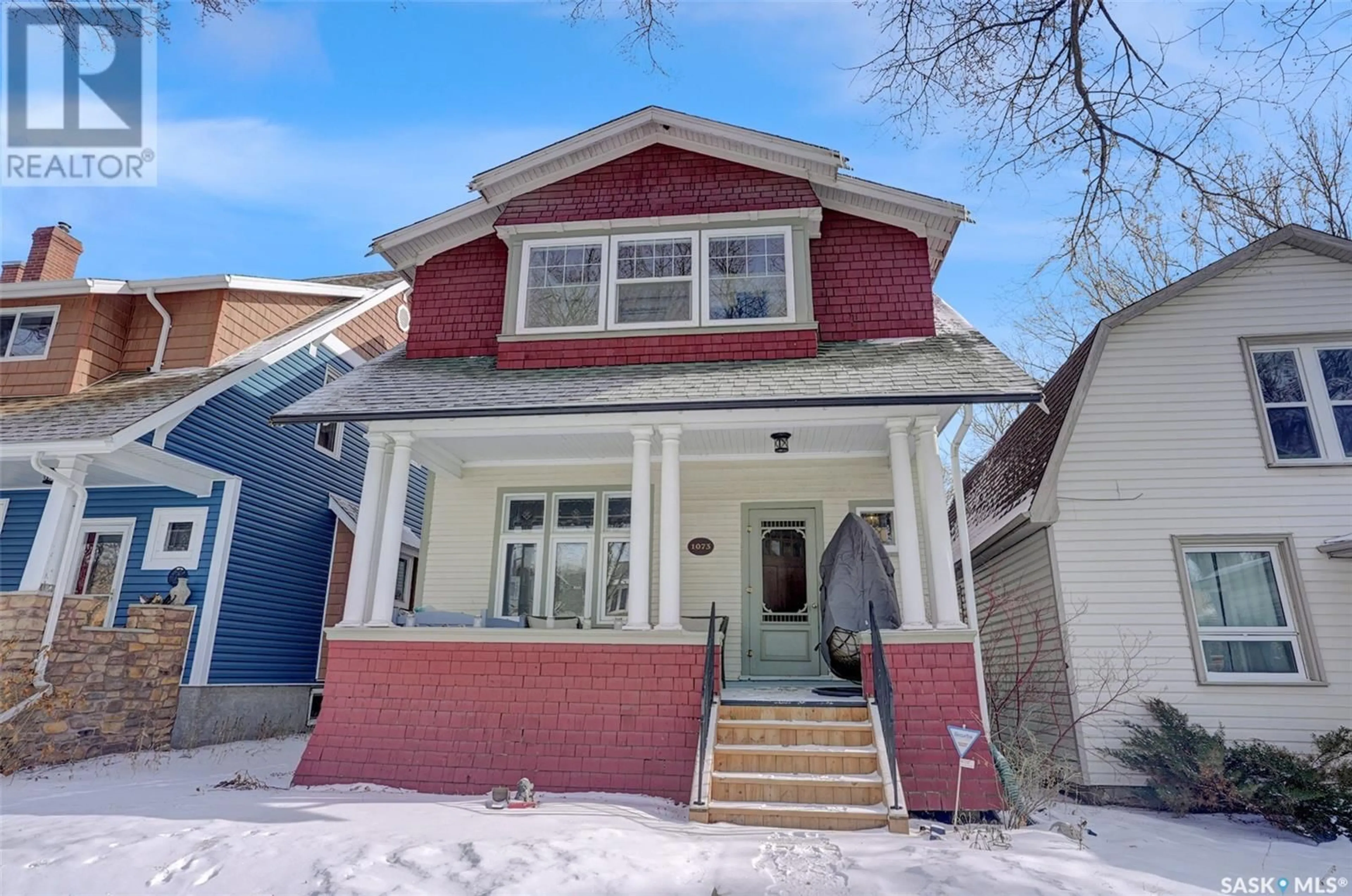 Frontside or backside of a home, the street view for 1073 2nd AVENUE NW, Moose Jaw Saskatchewan S6H3A3