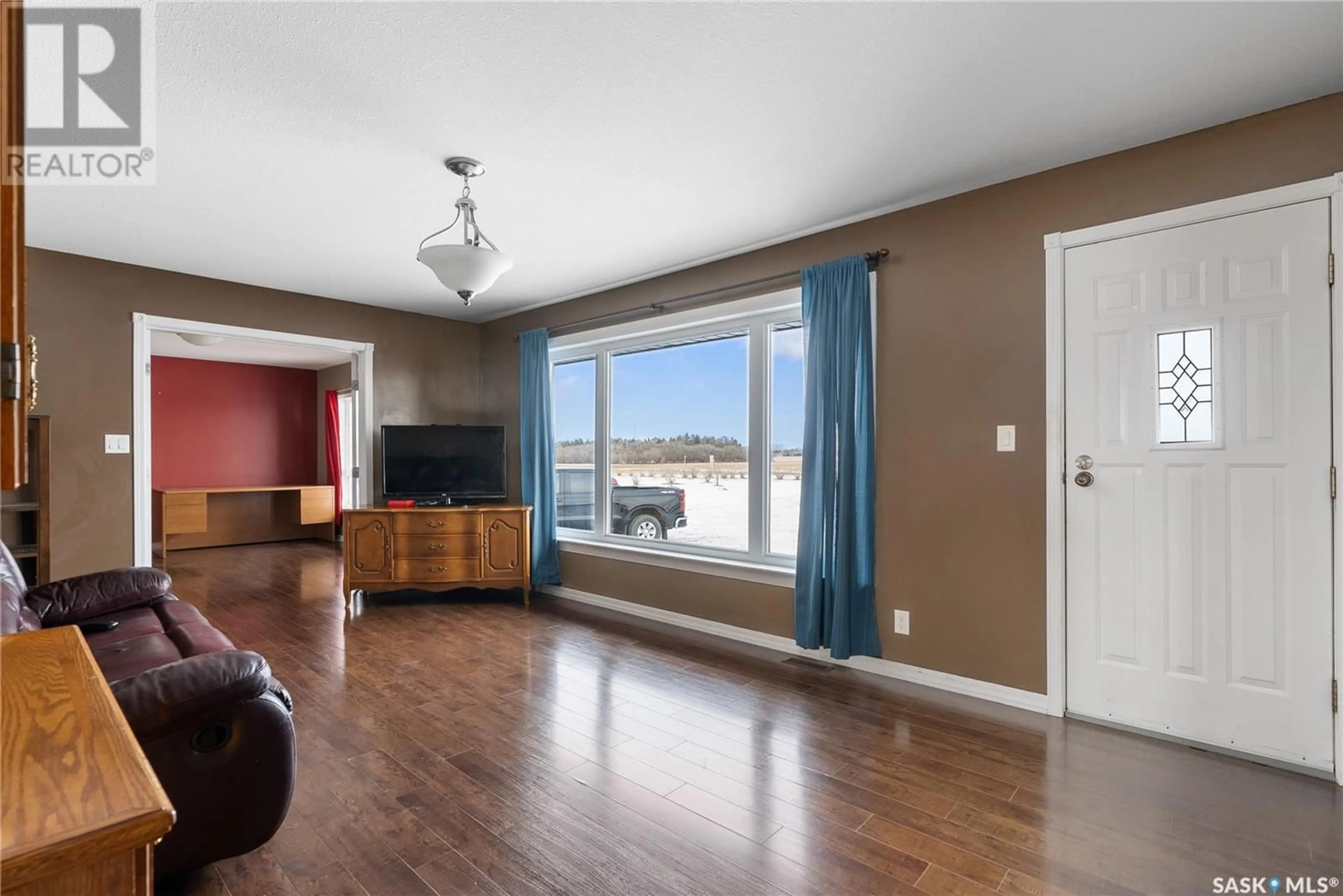 Living room, wood floors for Williams Acreage, Laird Rm No. 404 Saskatchewan S0K1Z0