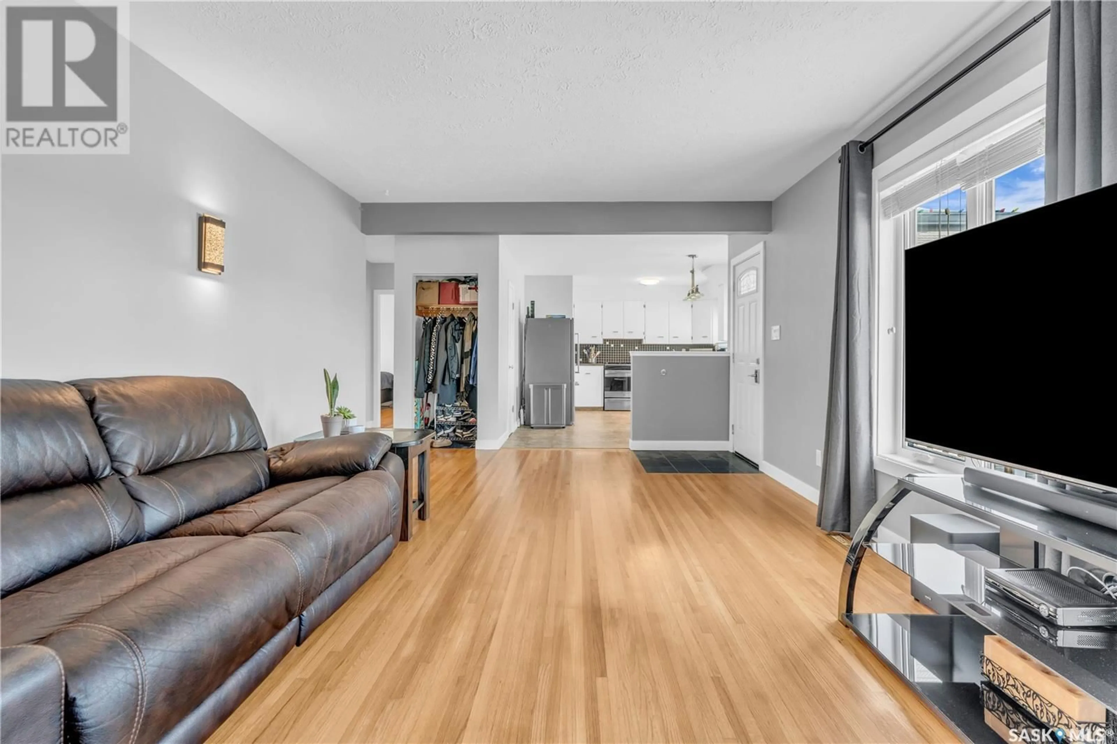 Living room, wood floors for 2075 Francis STREET, Regina Saskatchewan S4N2P2