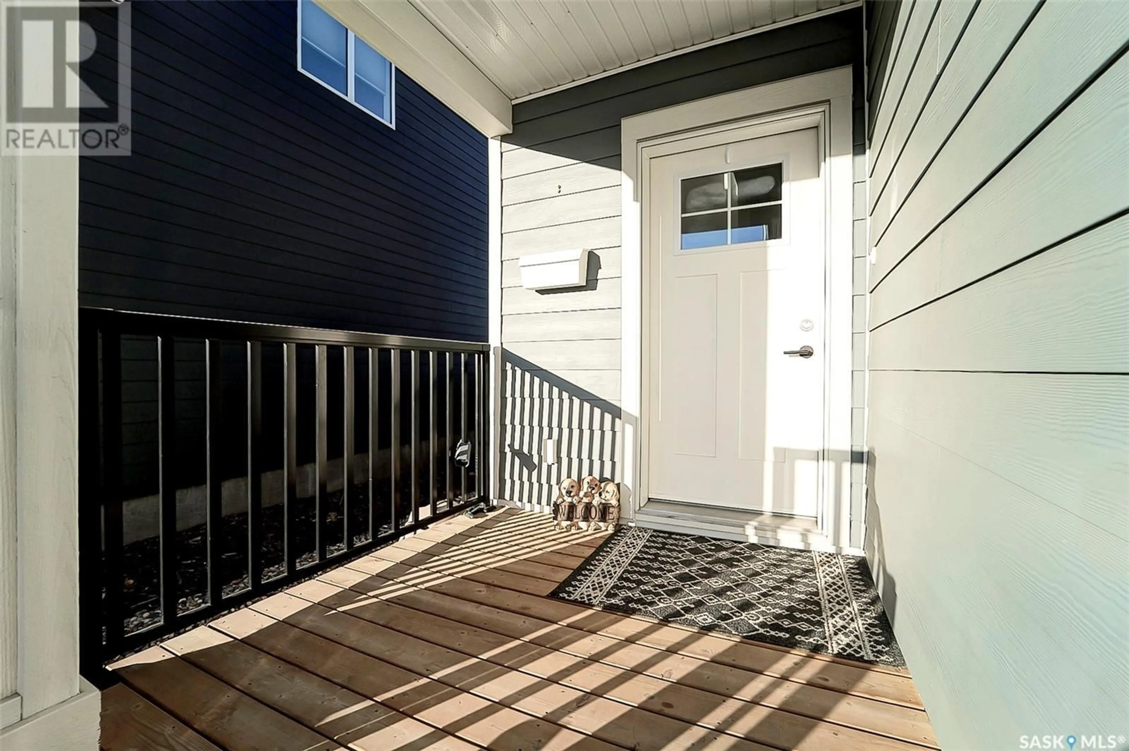 Indoor entryway, wood floors for 2019 Stilling LANE, Saskatoon Saskatchewan S7V0X1