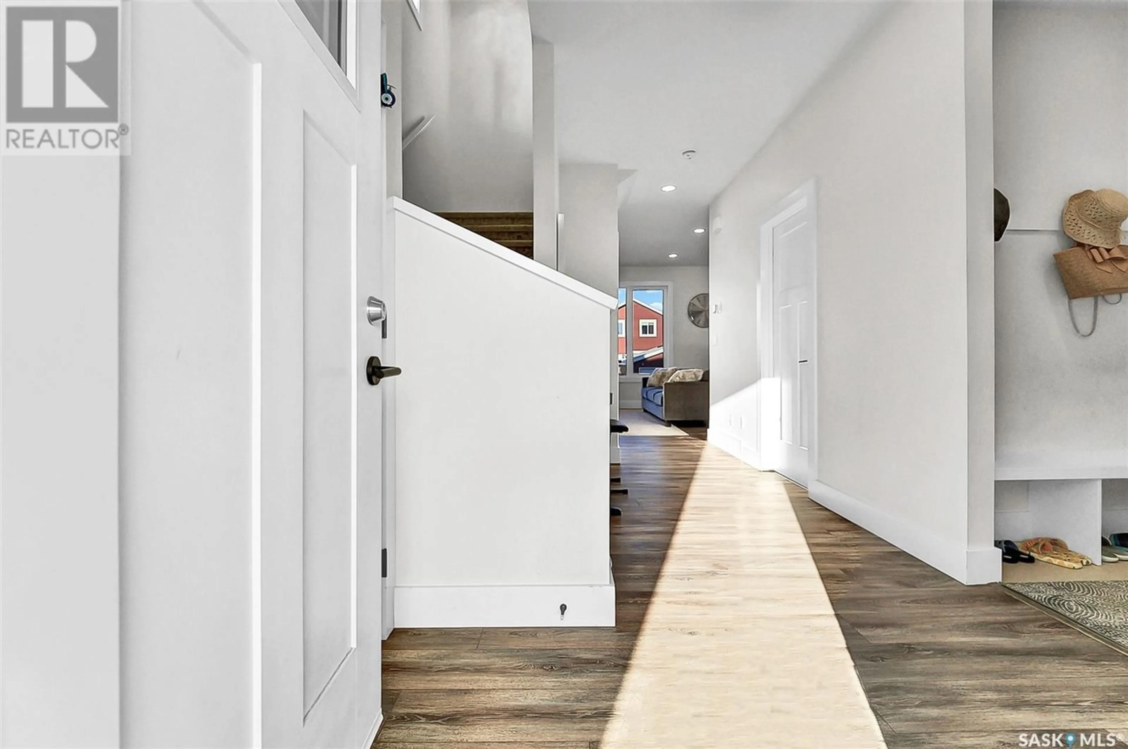 Indoor entryway, wood floors for 2019 Stilling LANE, Saskatoon Saskatchewan S7V0X1