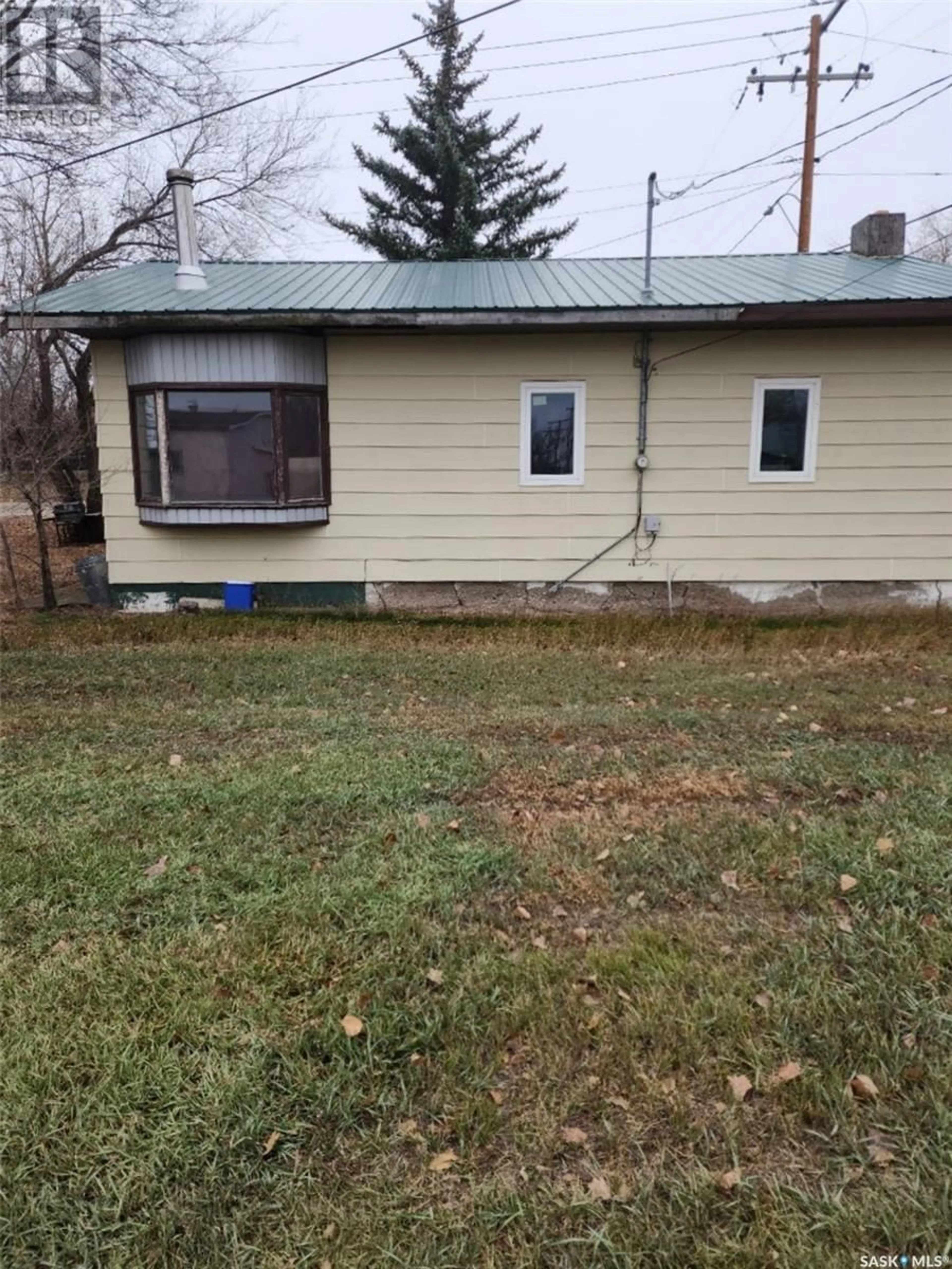 Frontside or backside of a home, the front or back of building for 120 2nd AVENUE W, Bengough Saskatchewan S0C0K0