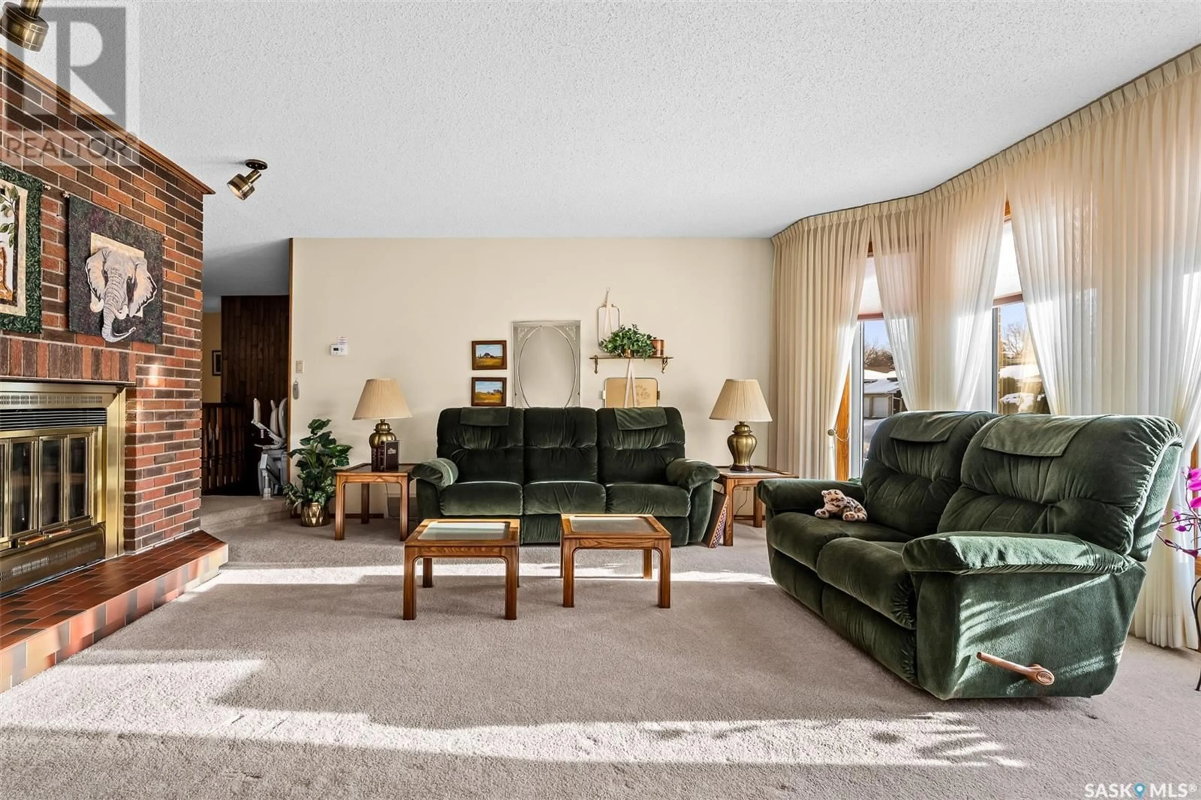 Living room, carpet floors for 62 Calypso DRIVE, Moose Jaw Saskatchewan S6J1G8