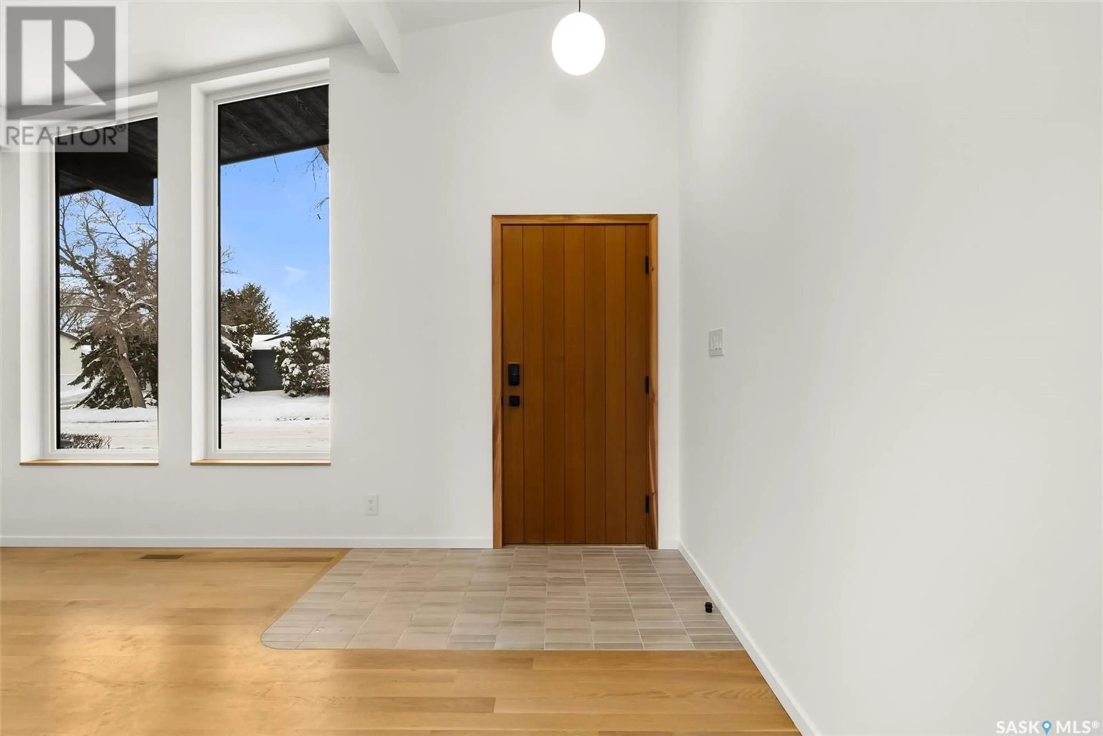 Indoor entryway, wood floors for 209 Habkirk DRIVE, Regina Saskatchewan S4S2X5