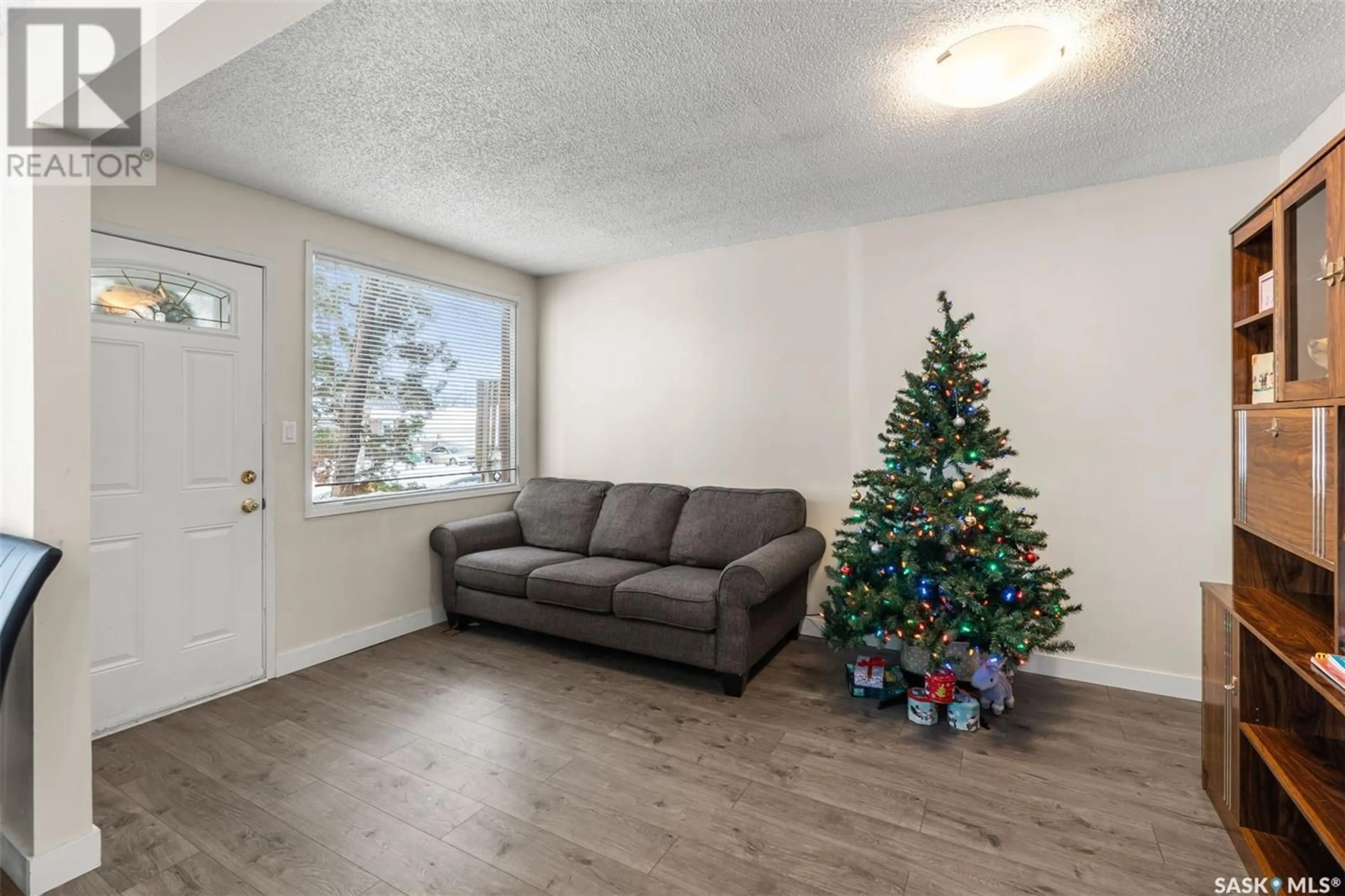 Living room, wood floors for 1414 G AVENUE N, Saskatoon Saskatchewan S7L2A9