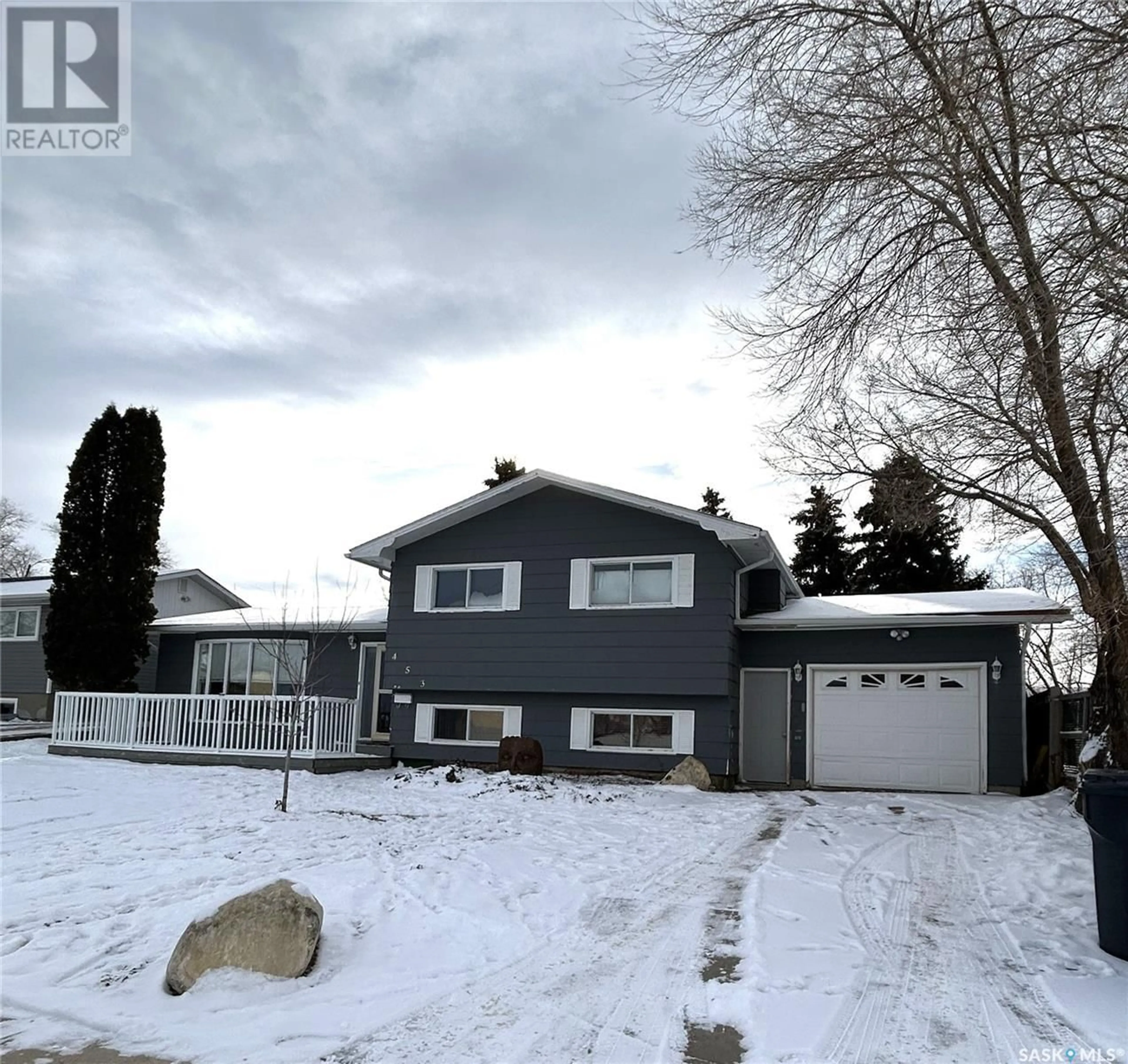 Frontside or backside of a home, the street view for 453 Willow BAY, Estevan Saskatchewan S4A2C3