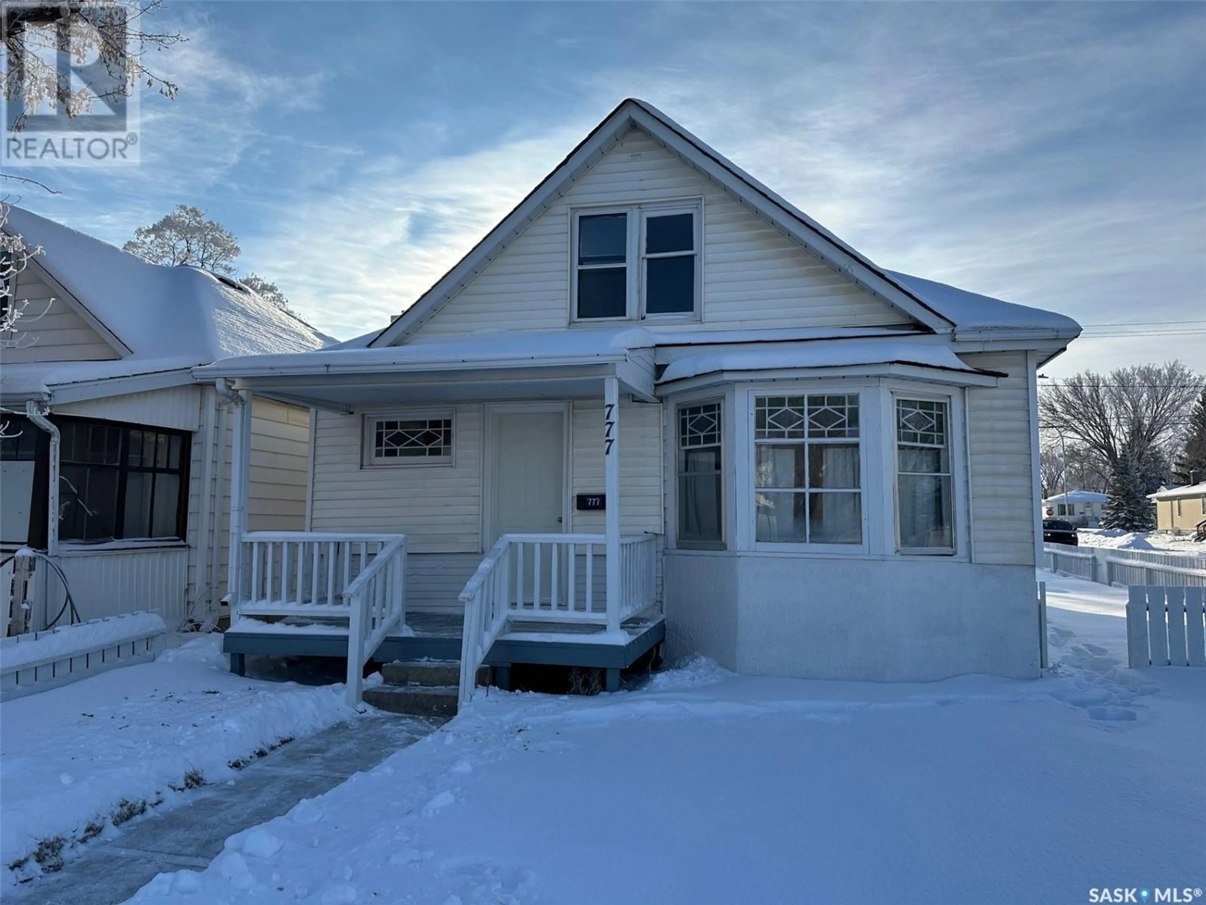 Home with vinyl exterior material, street for 777 COTEAU STREET, Moose Jaw Saskatchewan S6H5E7