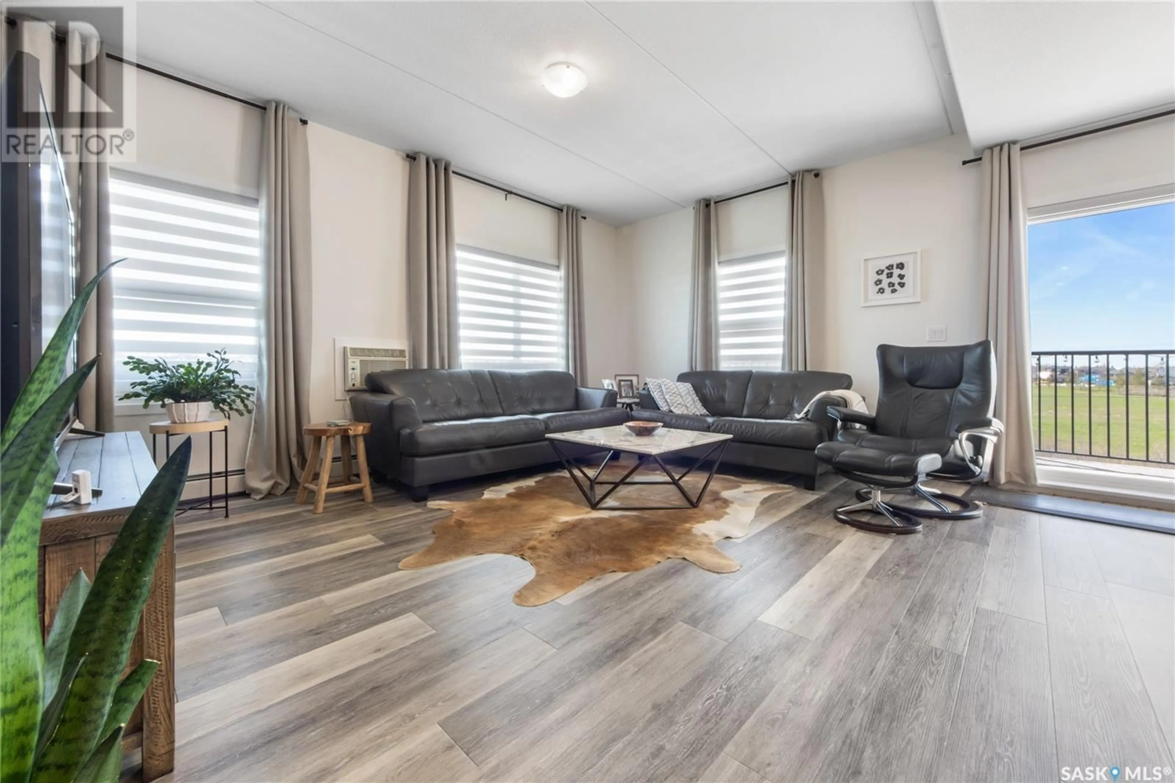 Living room, wood floors for 303 131 Beaudry CRESCENT, Martensville Saskatchewan S0K2T1