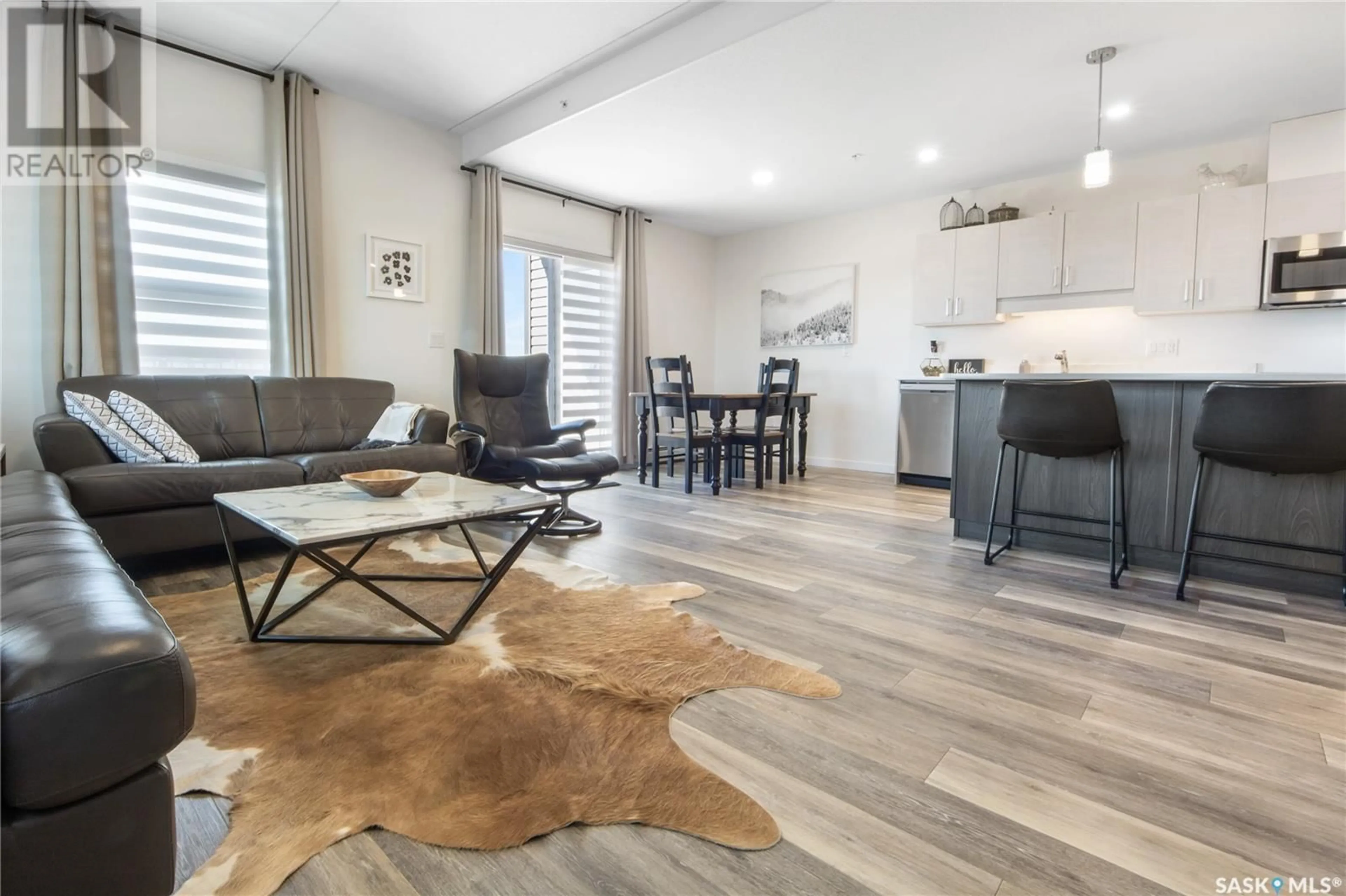 Living room, wood floors for 303 131 Beaudry CRESCENT, Martensville Saskatchewan S0K2T1