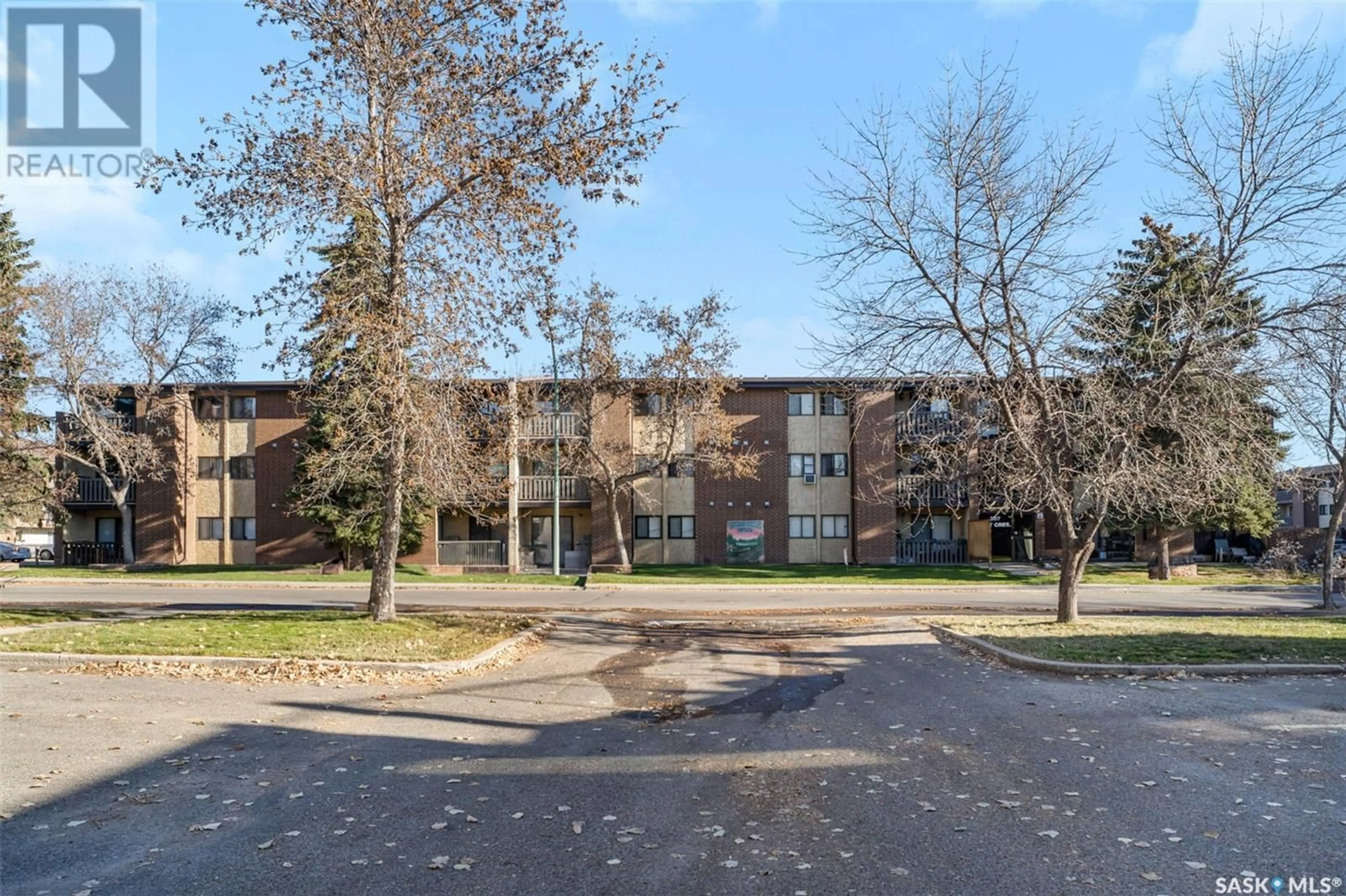 A pic from exterior of the house or condo, the front or back of building for 306 307 Tait CRESCENT, Saskatoon Saskatchewan S7H5L6