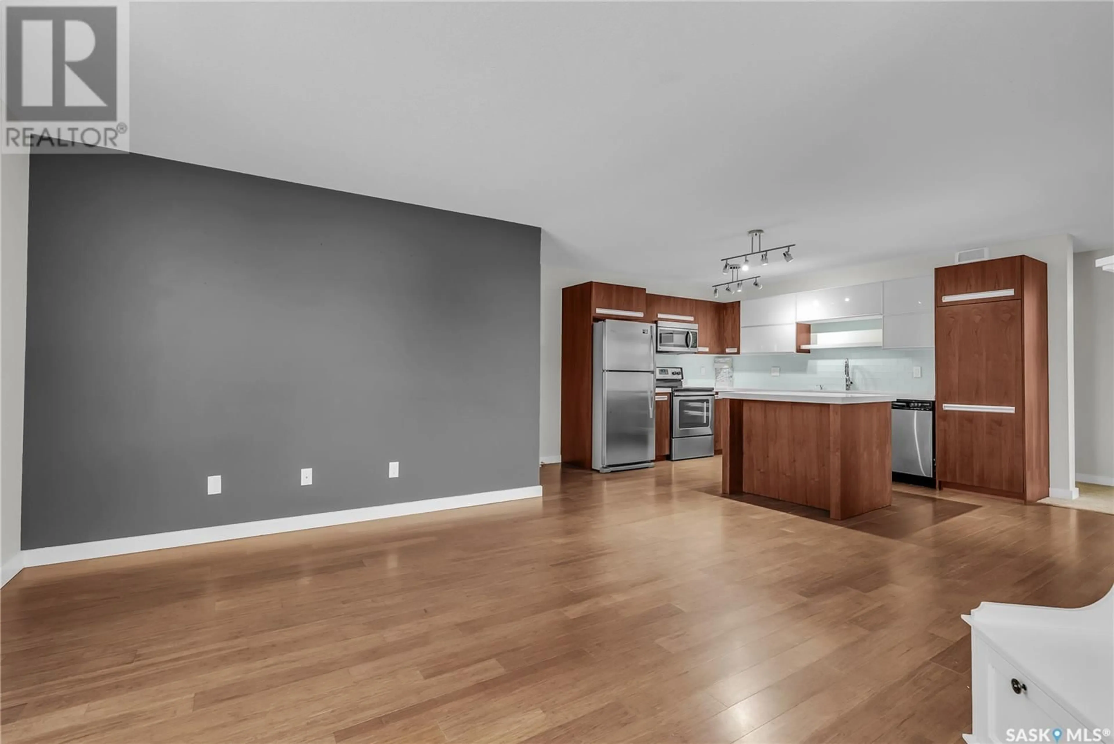 Open concept kitchen for 1803 1015 Patrick CRESCENT, Saskatoon Saskatchewan S7W0M6