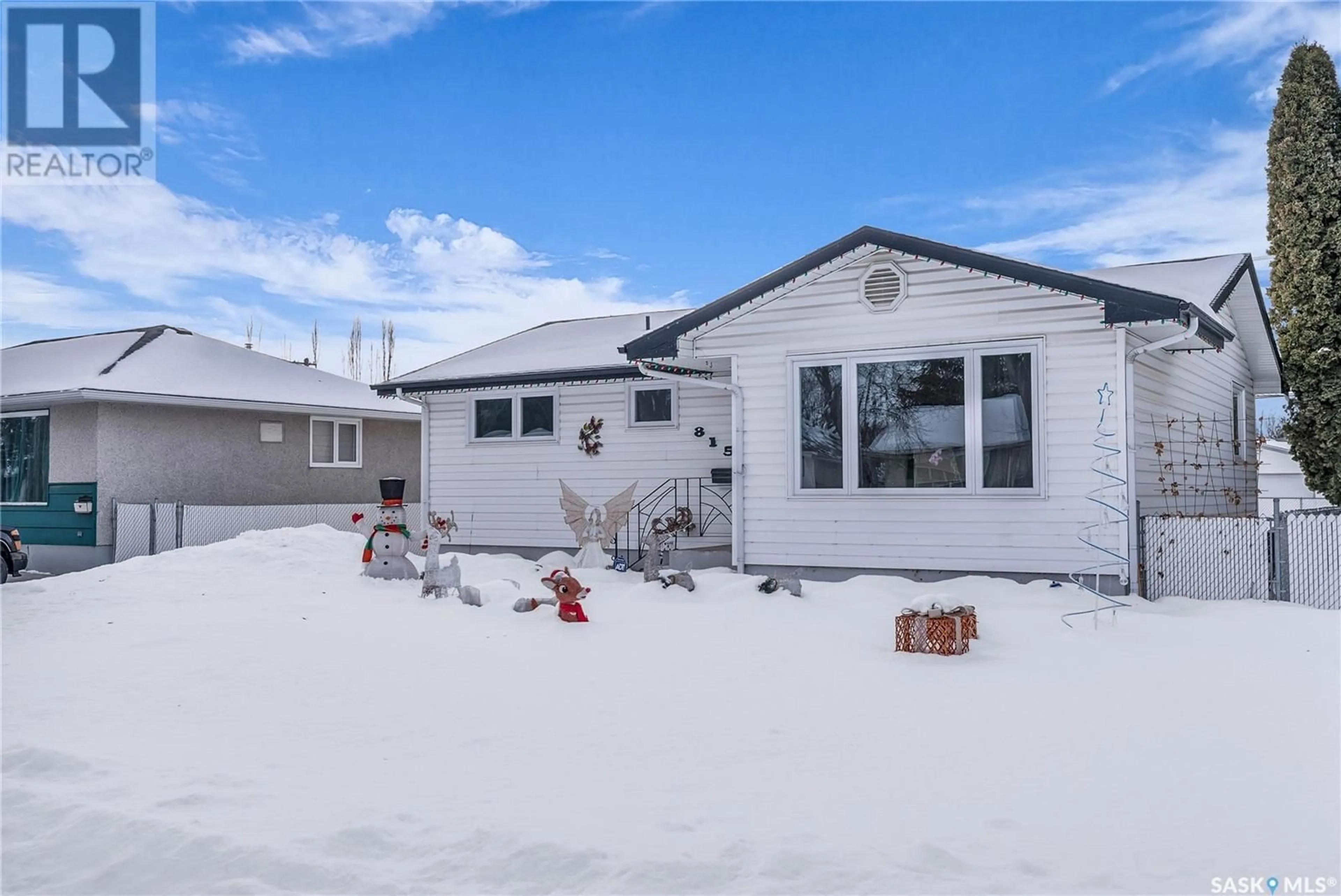 Frontside or backside of a home, the fenced backyard for 815 W AVENUE N, Saskatoon Saskatchewan S7L3H3