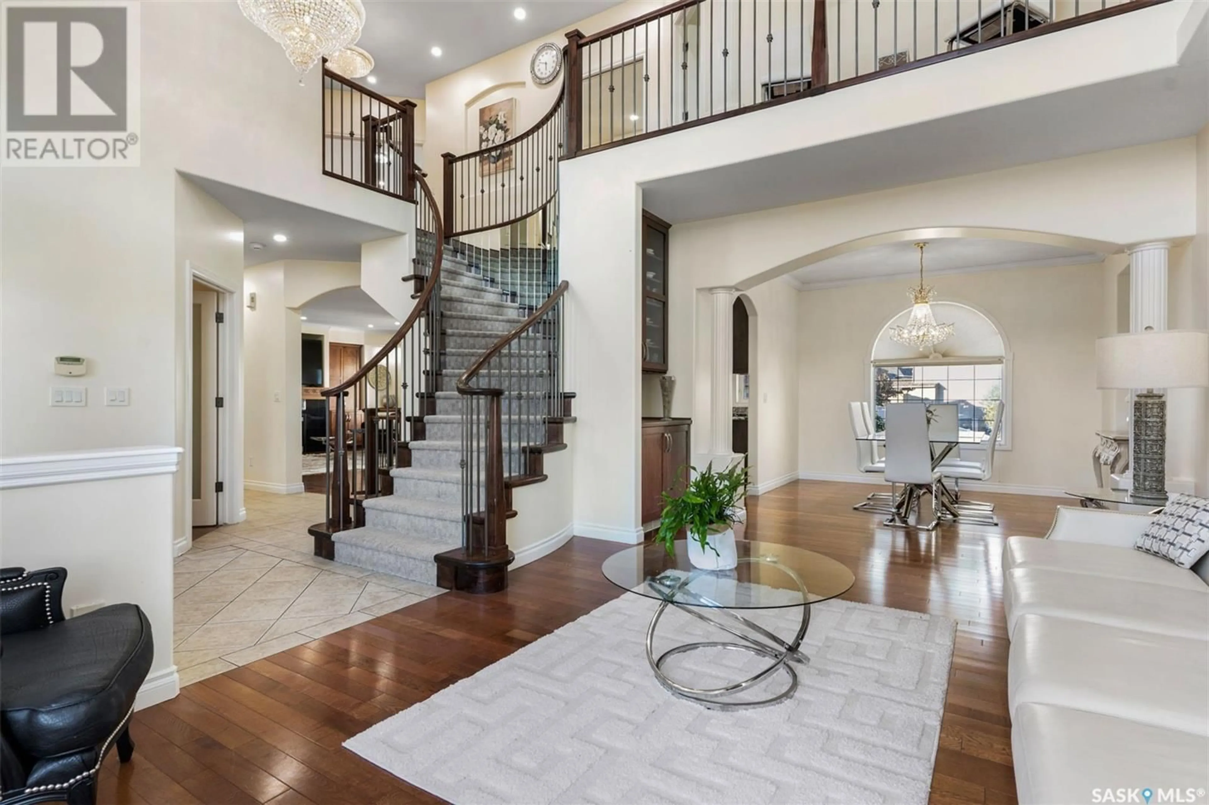 Indoor entryway, wood floors for 743 Bellmont COURT, Saskatoon Saskatchewan S7V1K7