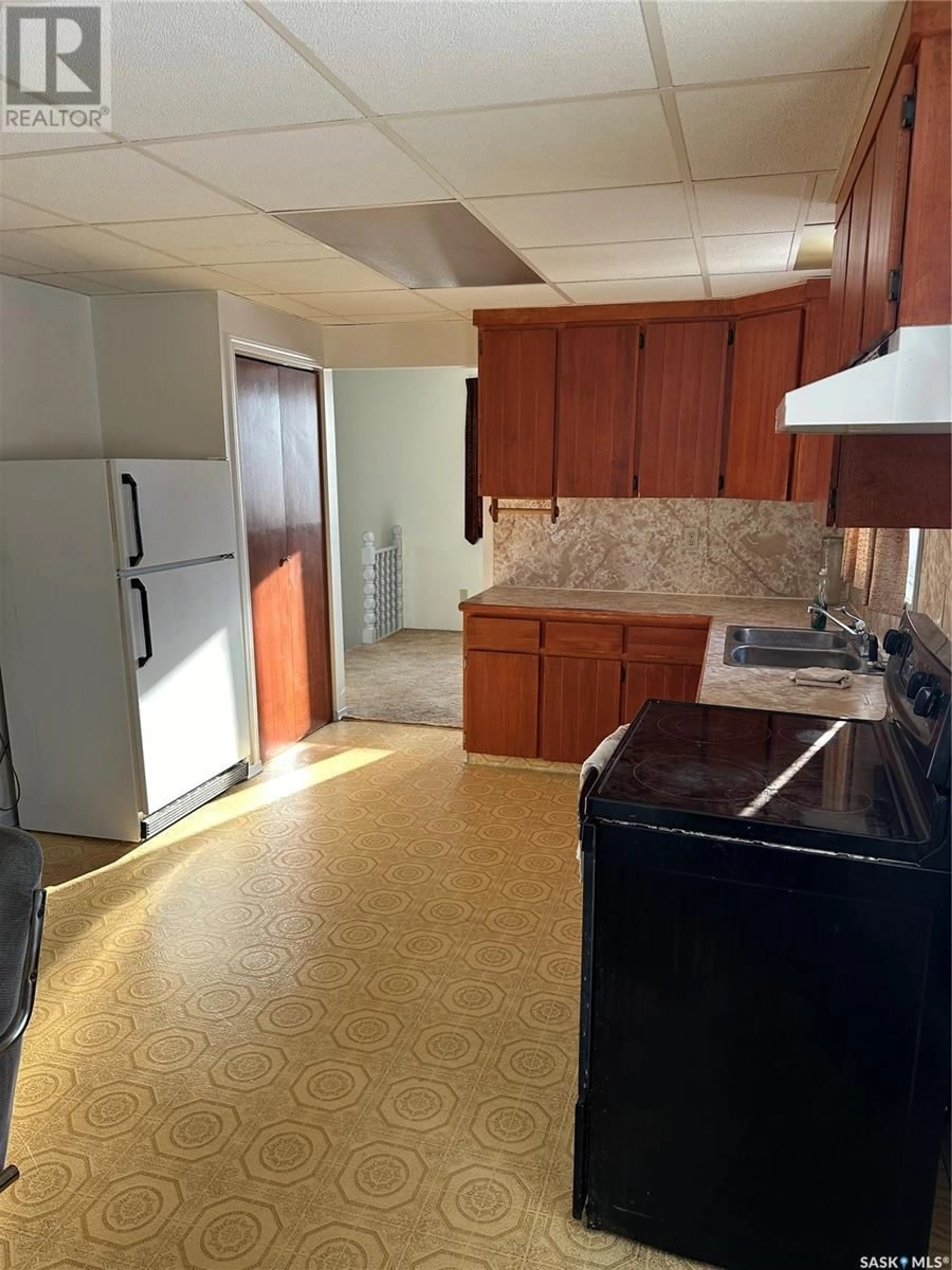 Standard kitchen, ceramic/tile floor for 2160 Proton AVENUE, Gull Lake Saskatchewan S0N1A0